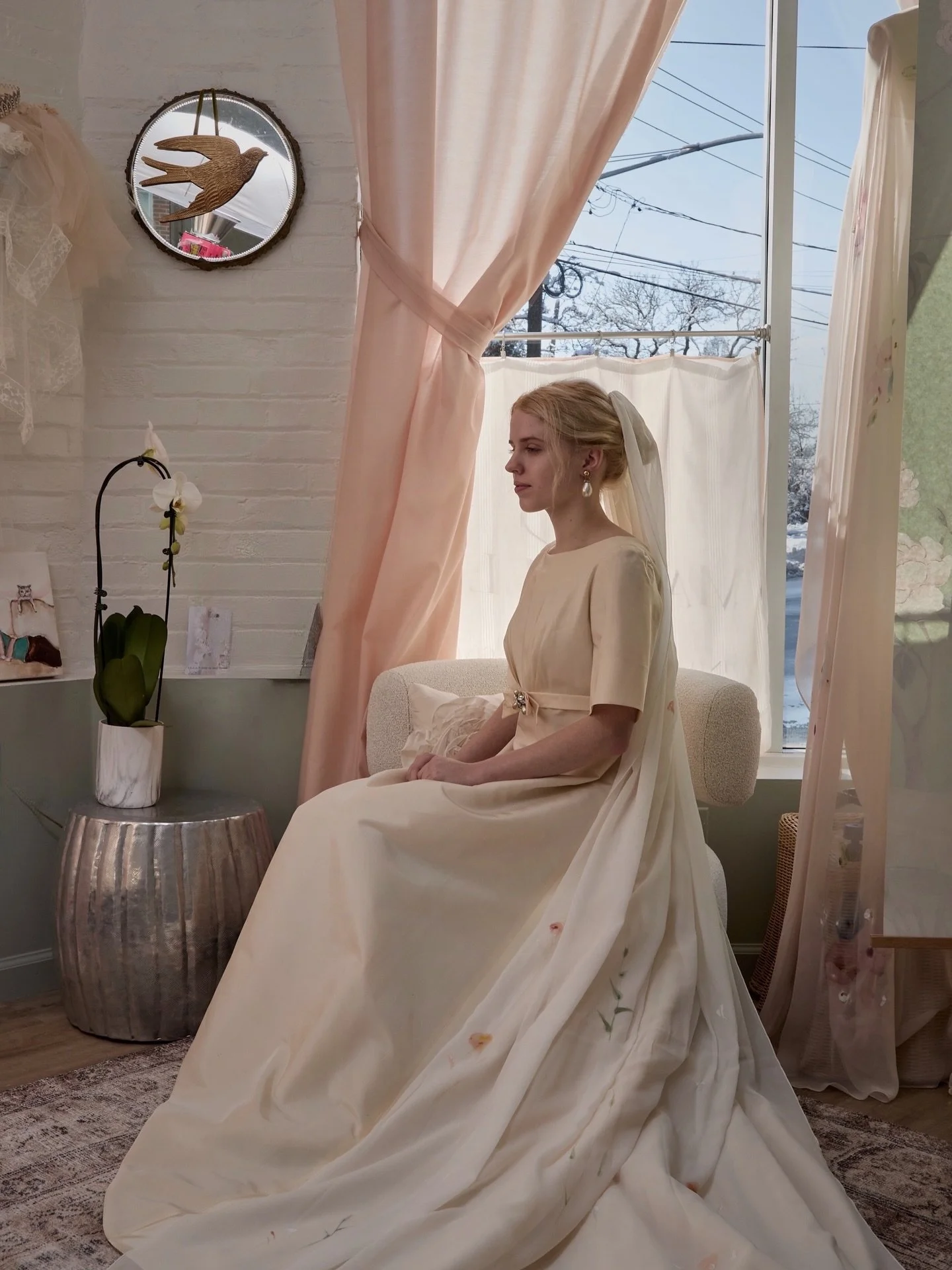 ✨🎨Artistry and custom color from 
@zbcouture_  Zahra creates breathtaking hand-painted silk chiffon pieces that possess a movement and soul unlike anything else. When we saw her work, we knew it was the perfect "modern" counterpart to our 