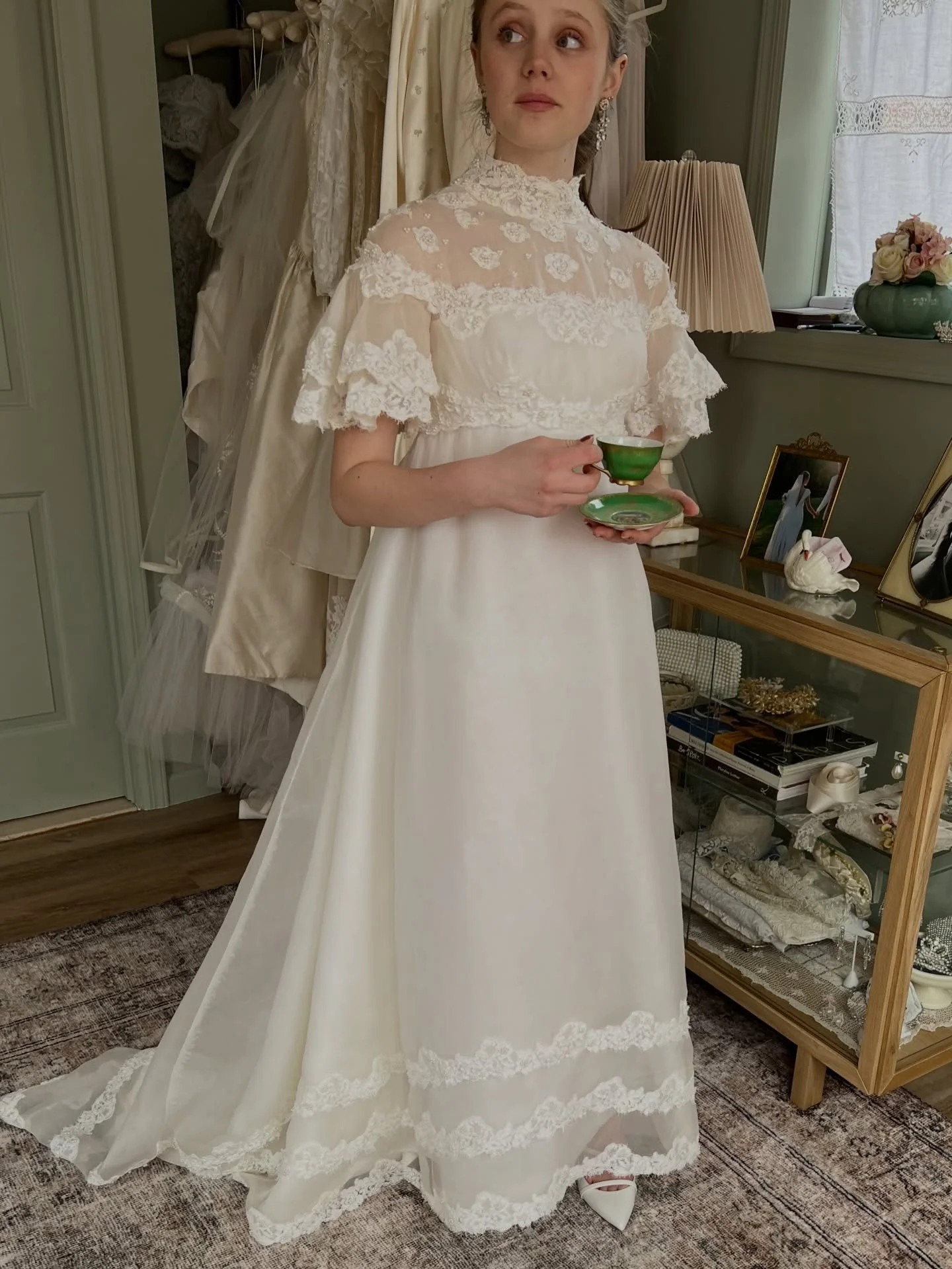 🌷Signs of Spring 🕊️🫖🫶🏻

#vintageweddingdress #vintageveil #insidetheatelier