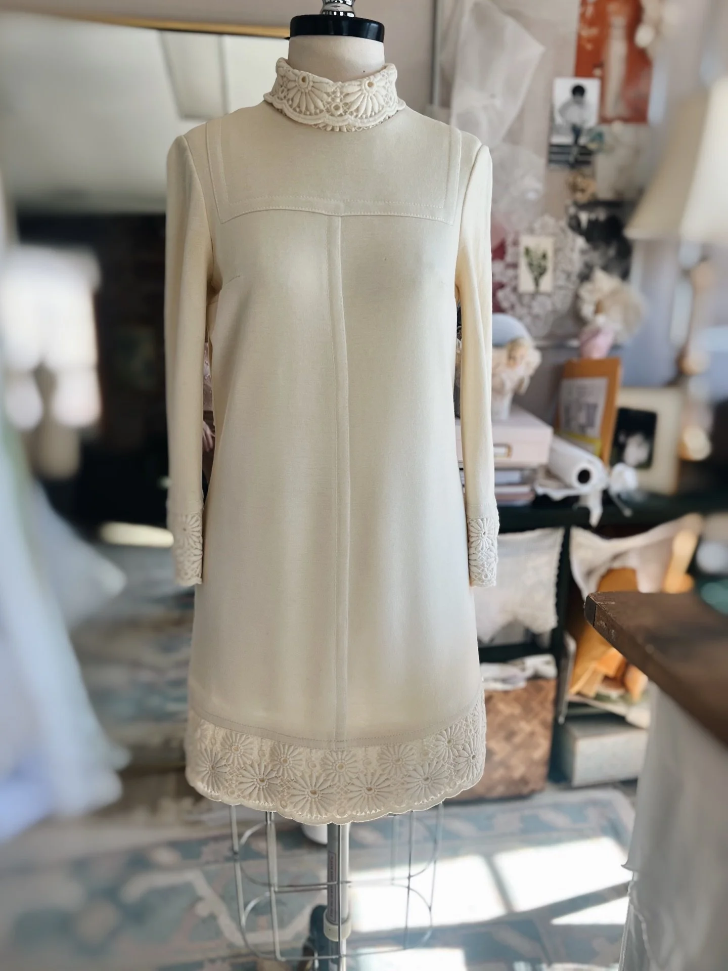 Iconic shape, legendary designer. 🌼 This 60s Louis F&eacute;raud mini is a masterclass in silhouette&mdash;the definition of courthouse wedding chic.
Crafted from a luxe wool double-knit that holds its shift shape perfectly, it's finished with a sca