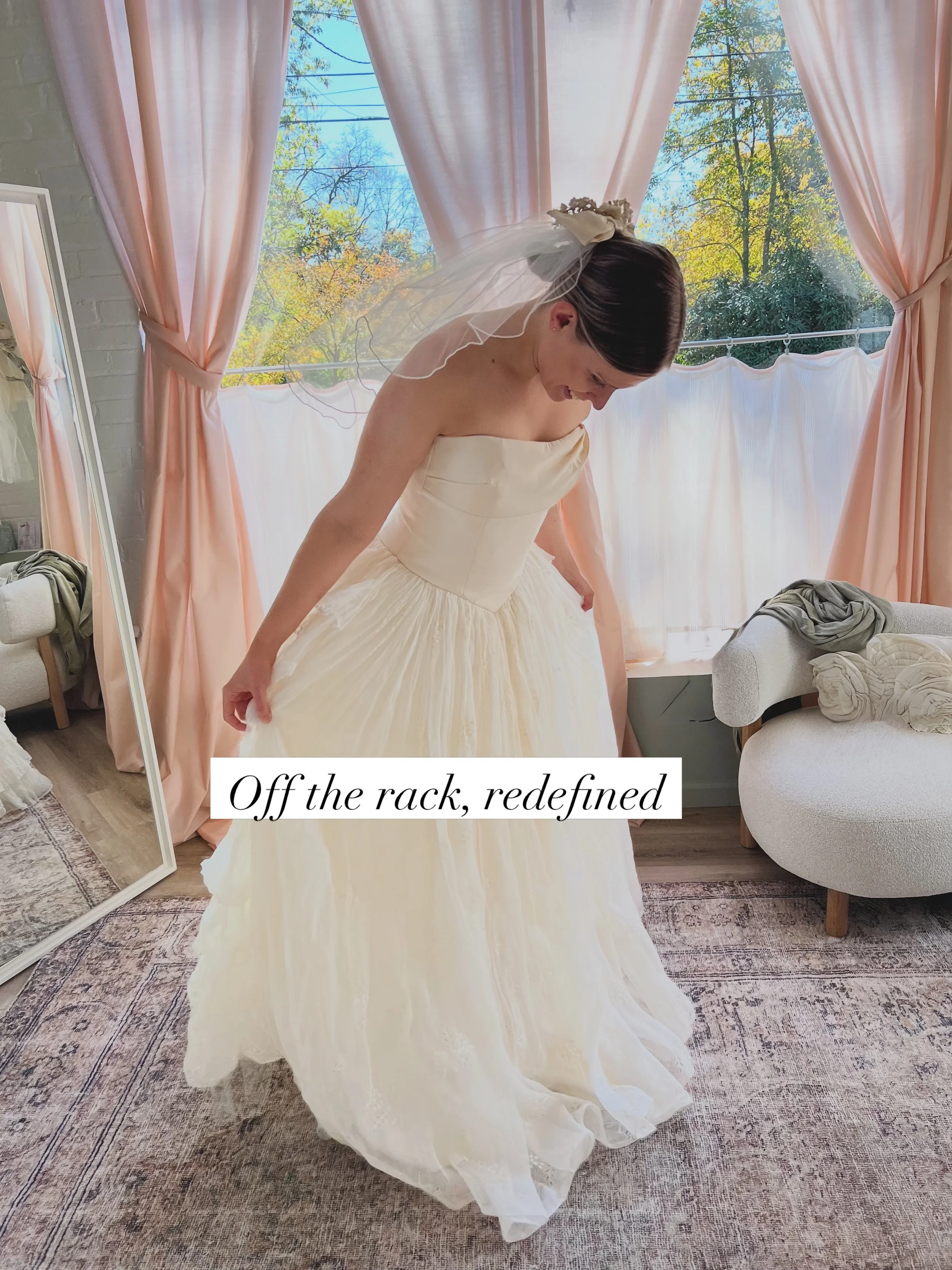 What does "off the rack" actually look like at Maybelle?

It&rsquo;s not mass-produced or made of synthetic layers. In our showroom, buying off the rack means choosing a truly one-of-a-kind dress.

When we first received this 1950s lily of 