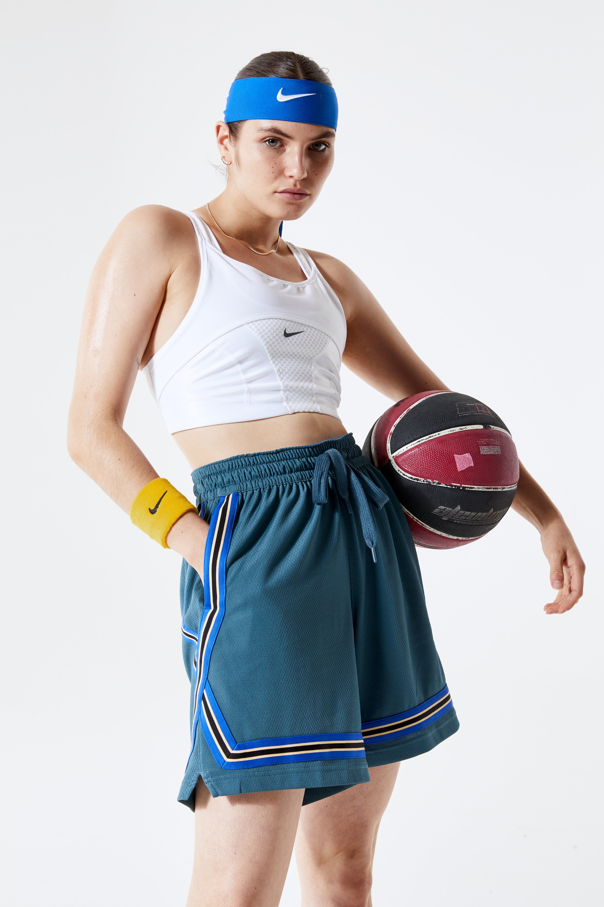 HO20_NW_SISTERHOOD_BBALL_04B_13705.jpg