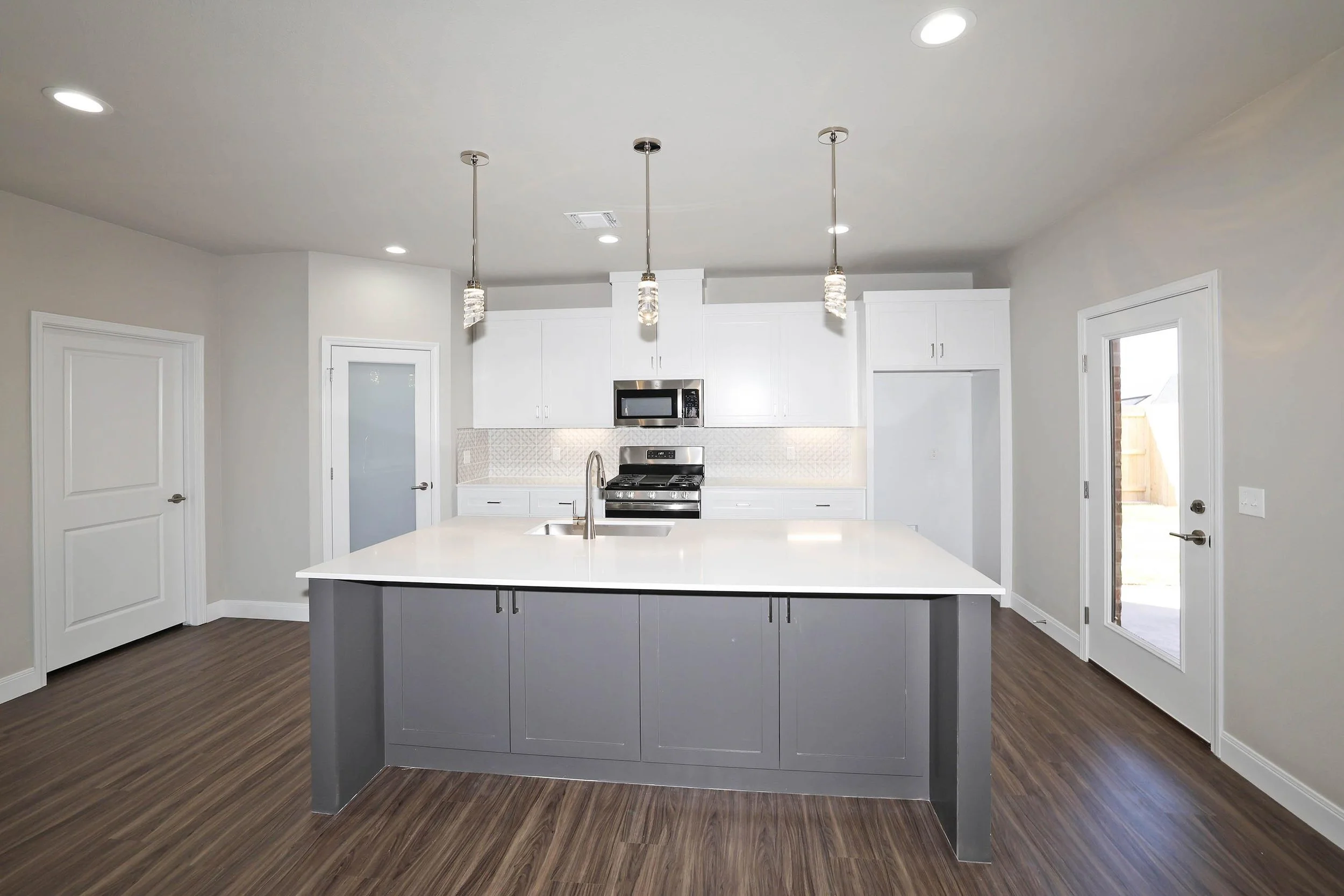 7-Kitchen.jpg