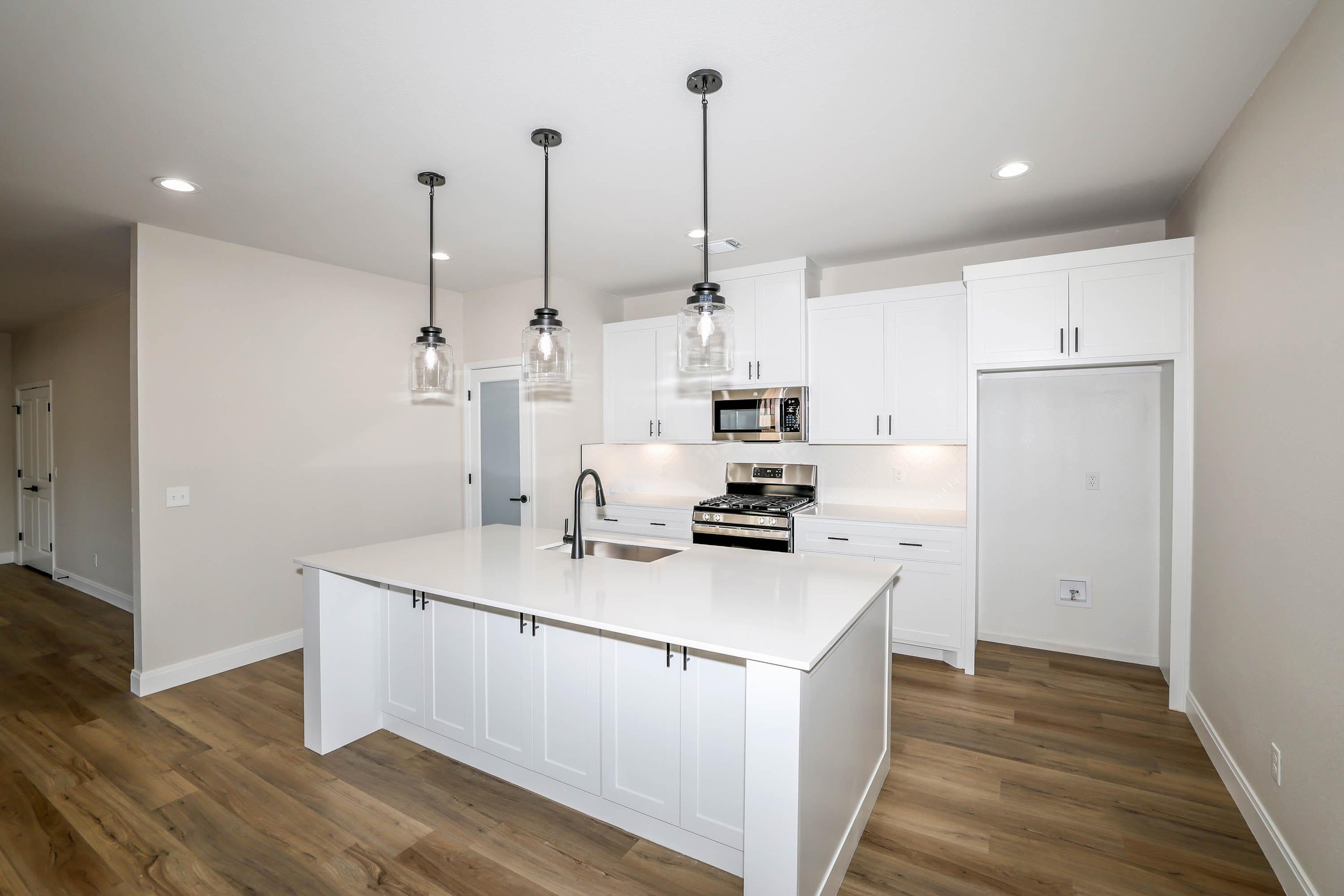 8-Kitchen.jpg