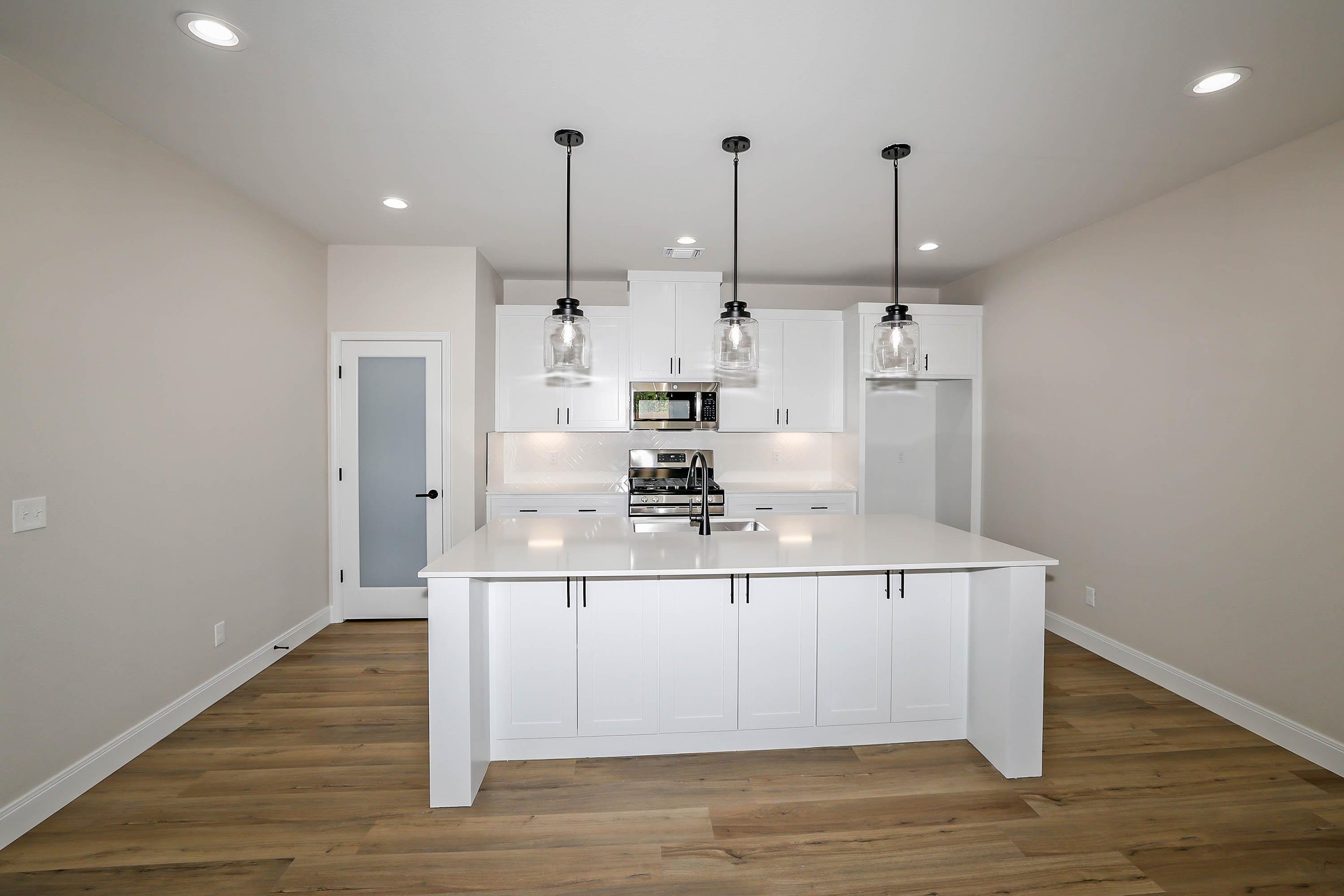 10-Kitchen.jpg