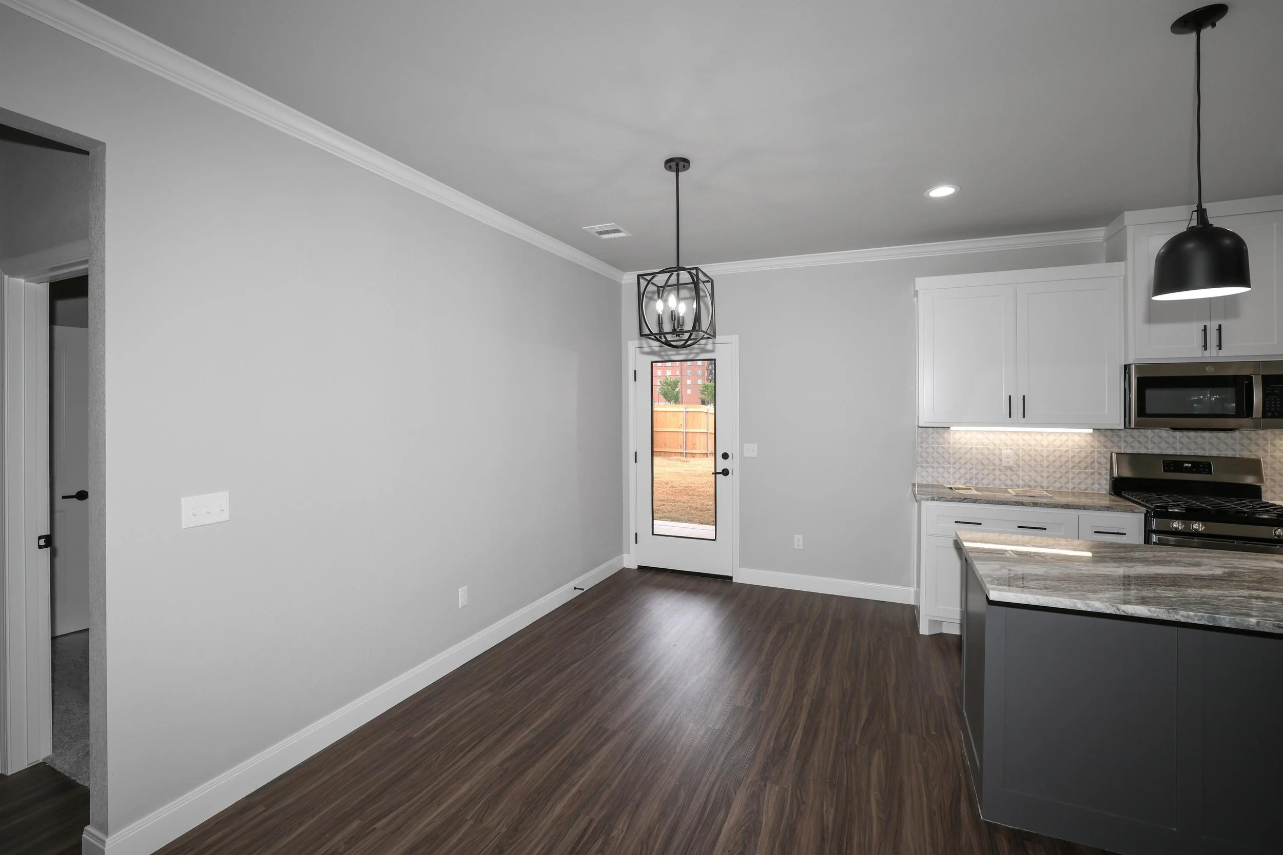 7-Dining Area.jpg