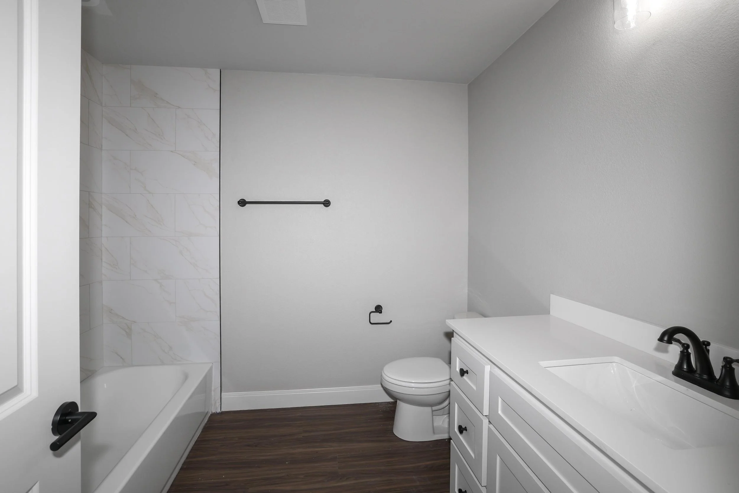 20-Bathroom.jpg
