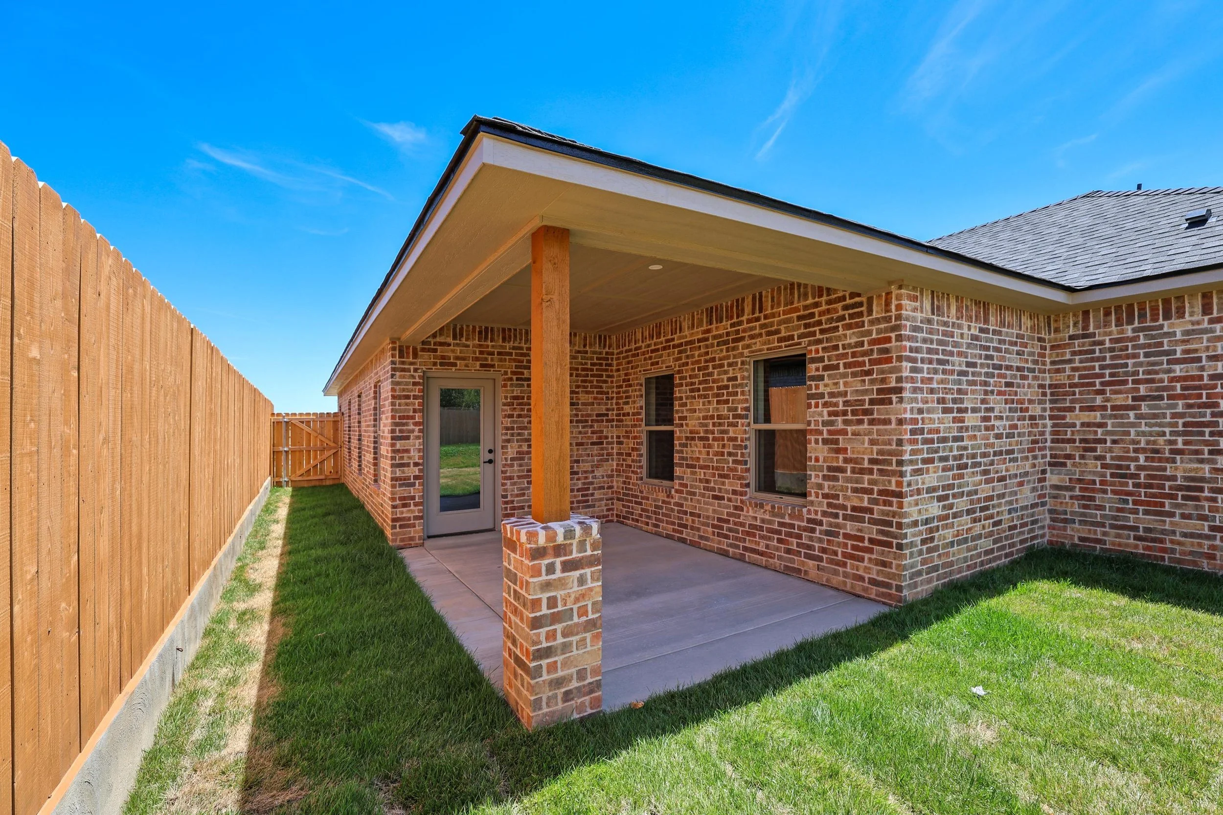 25-Back Patio.jpg