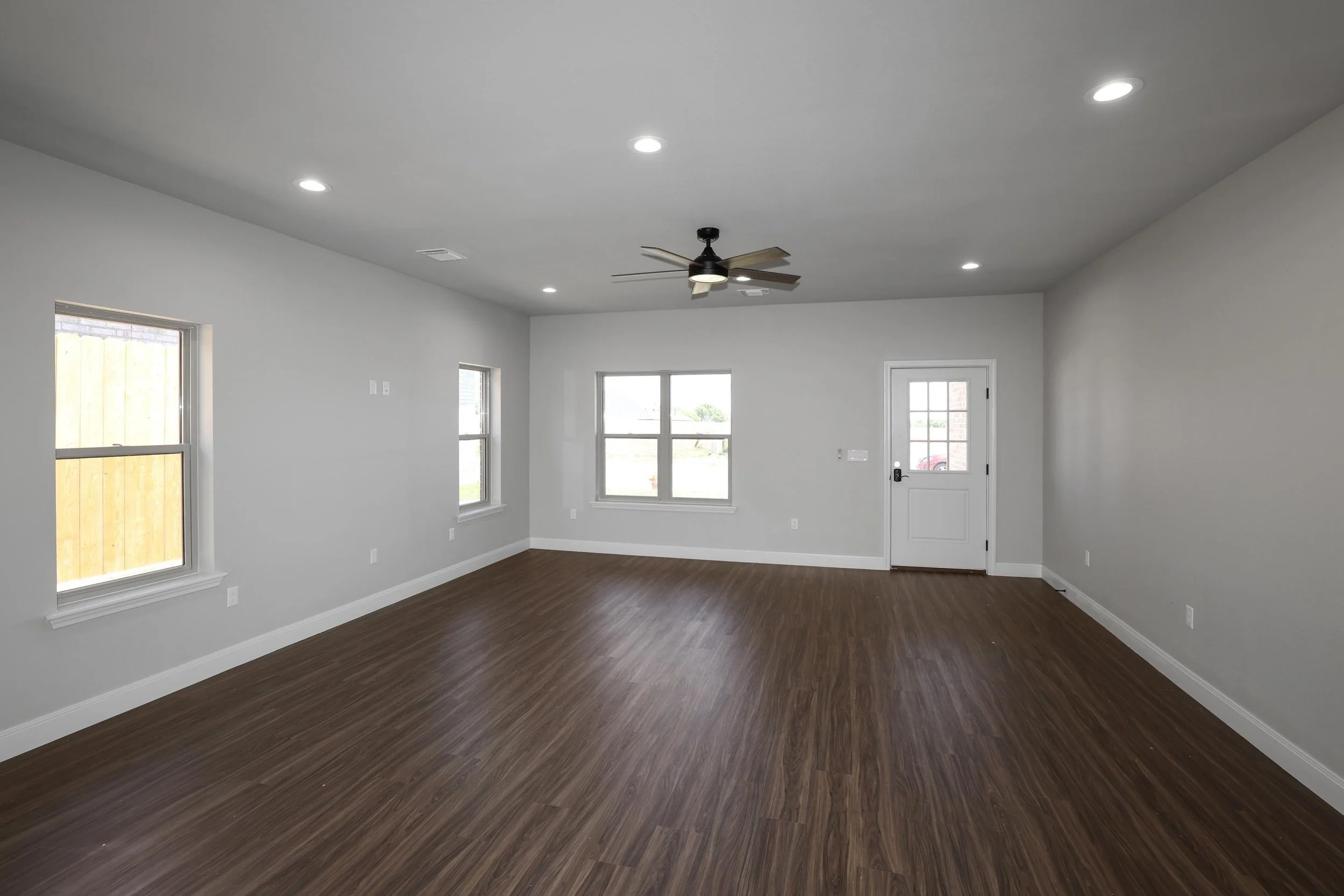 6-Living Area.jpg