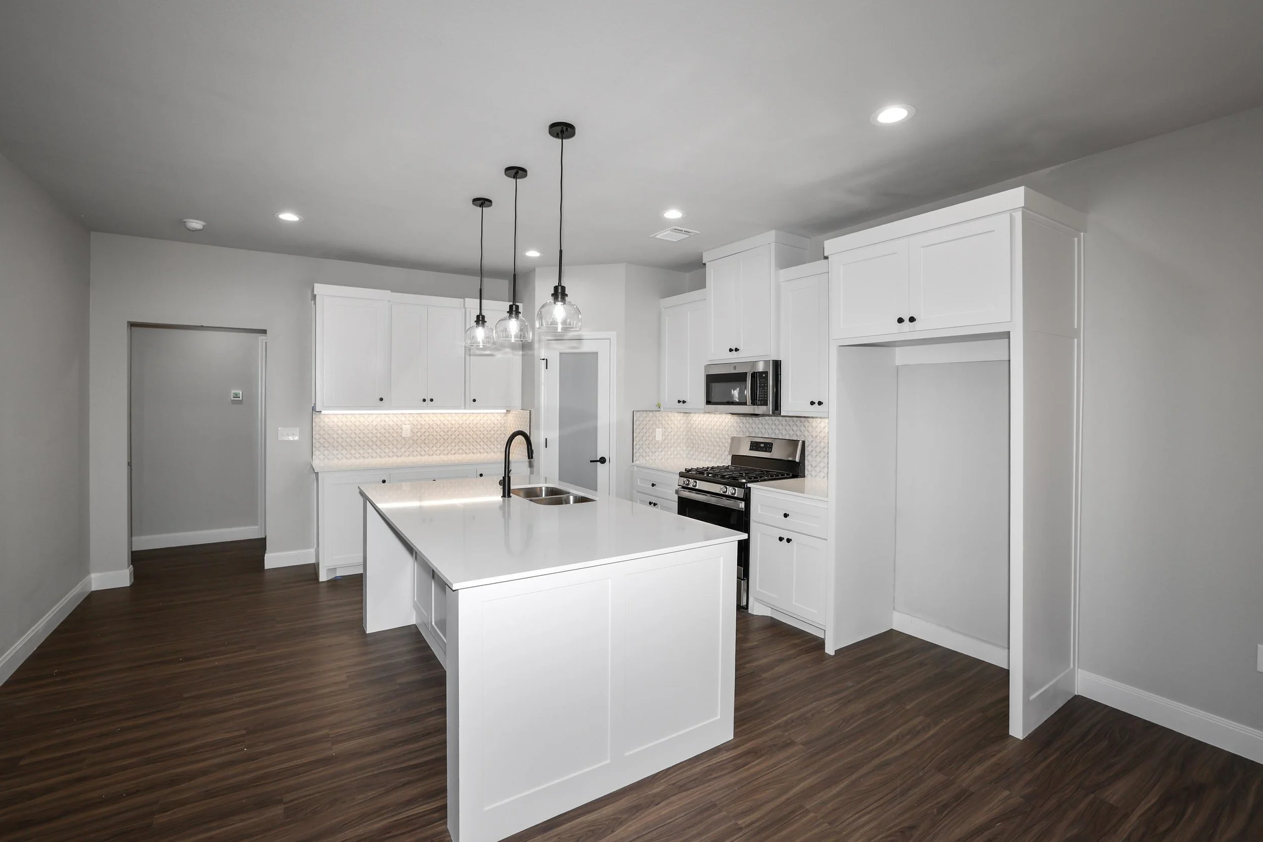 9-Kitchen.jpg