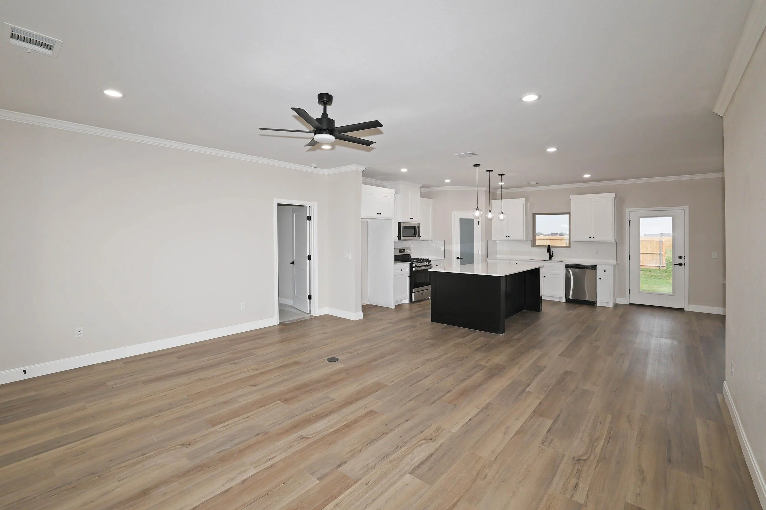 4-Living Area.jpg