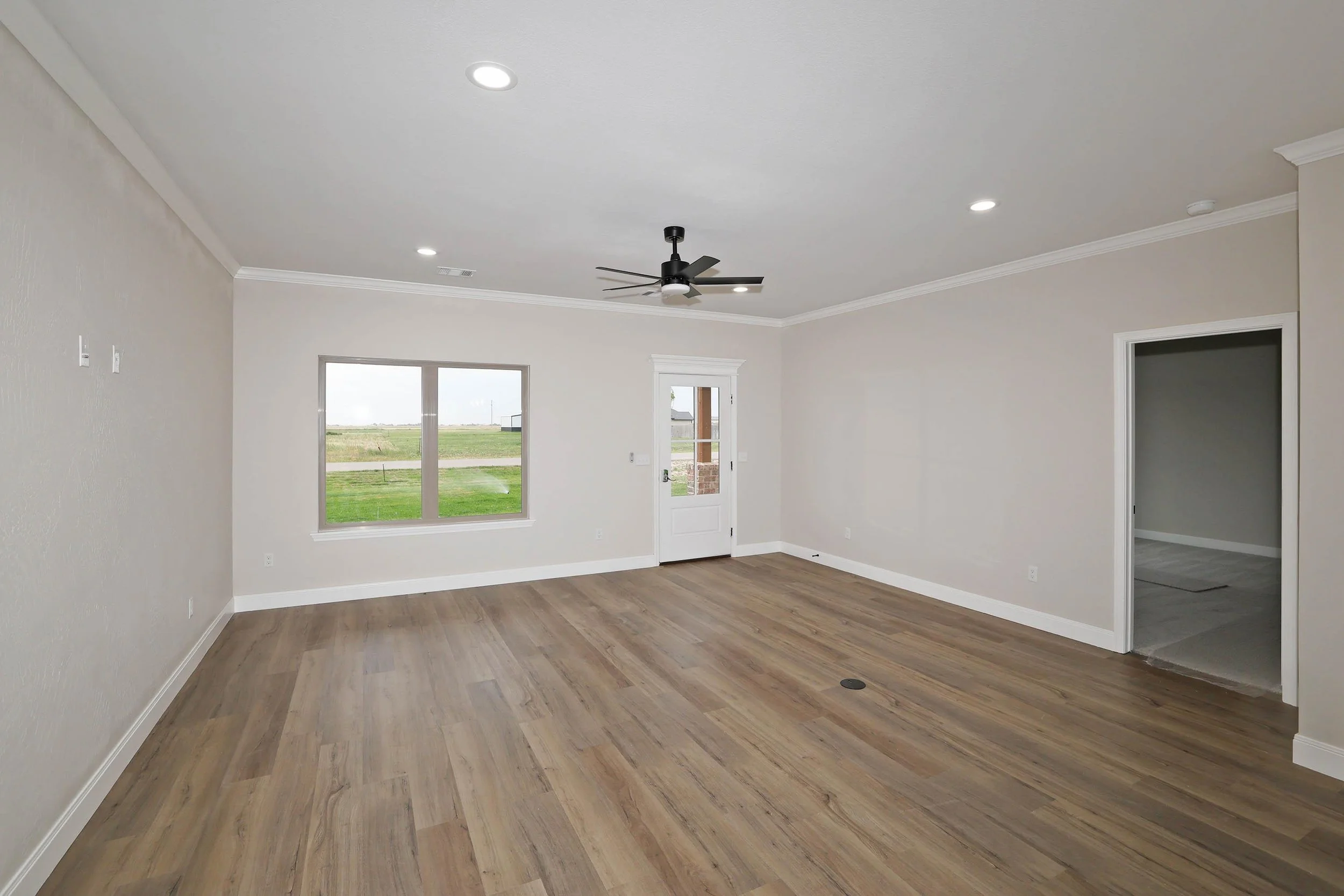 5-Living Area.jpg