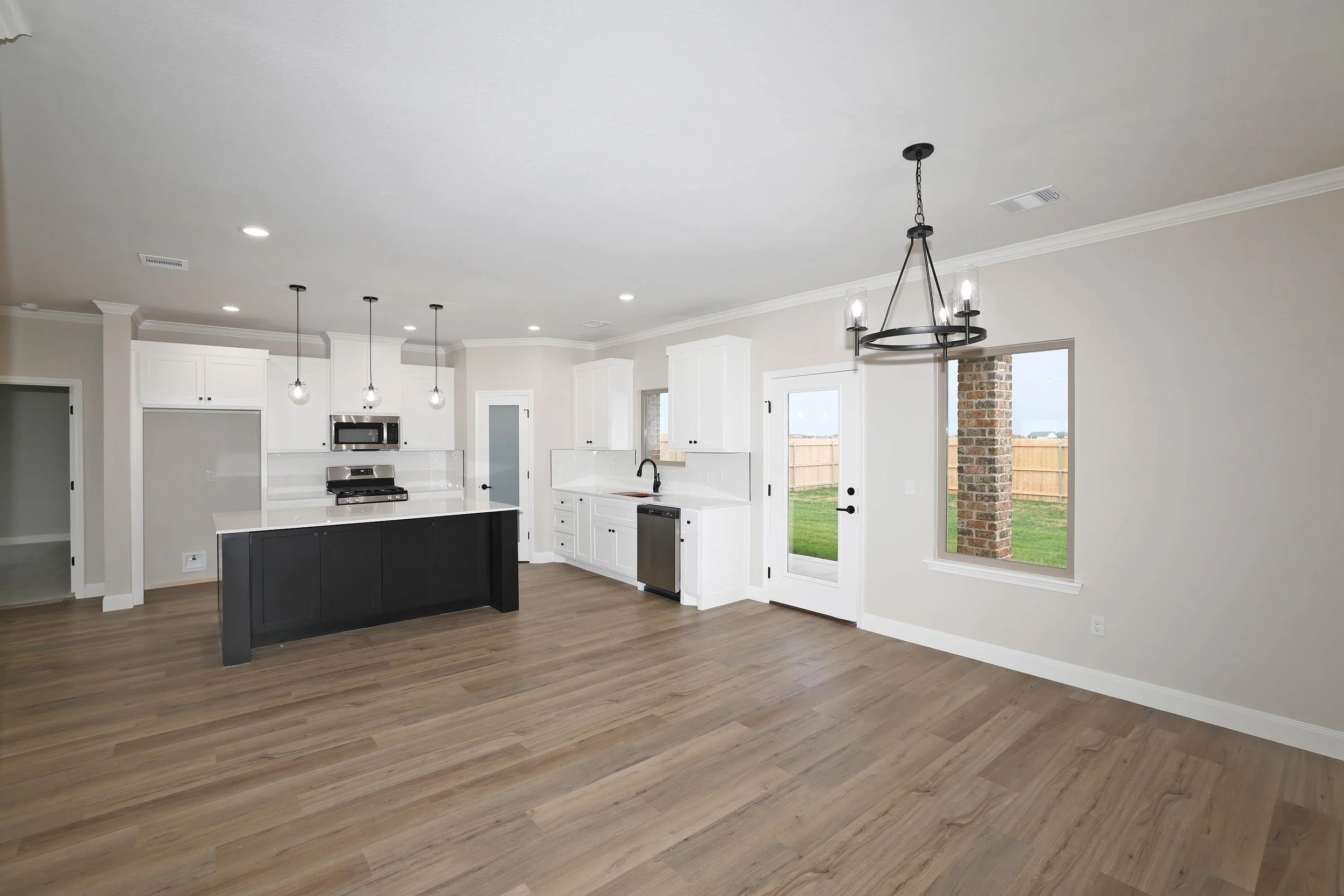 6-Dining & Kitchen.jpg