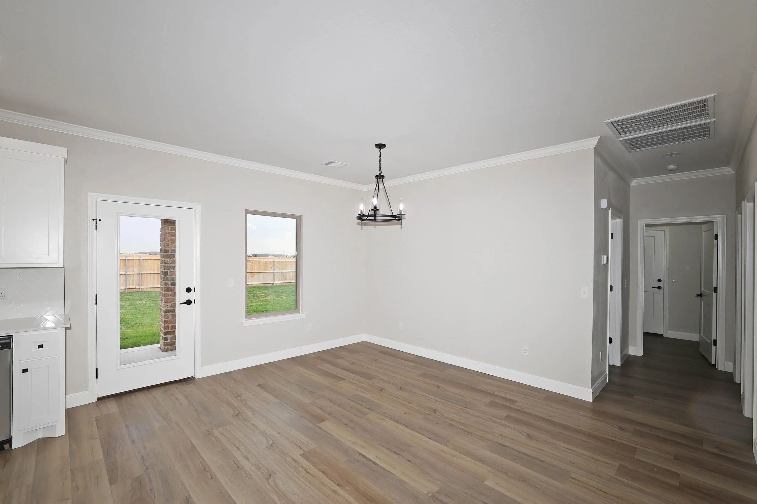 7-Dining Area.jpg
