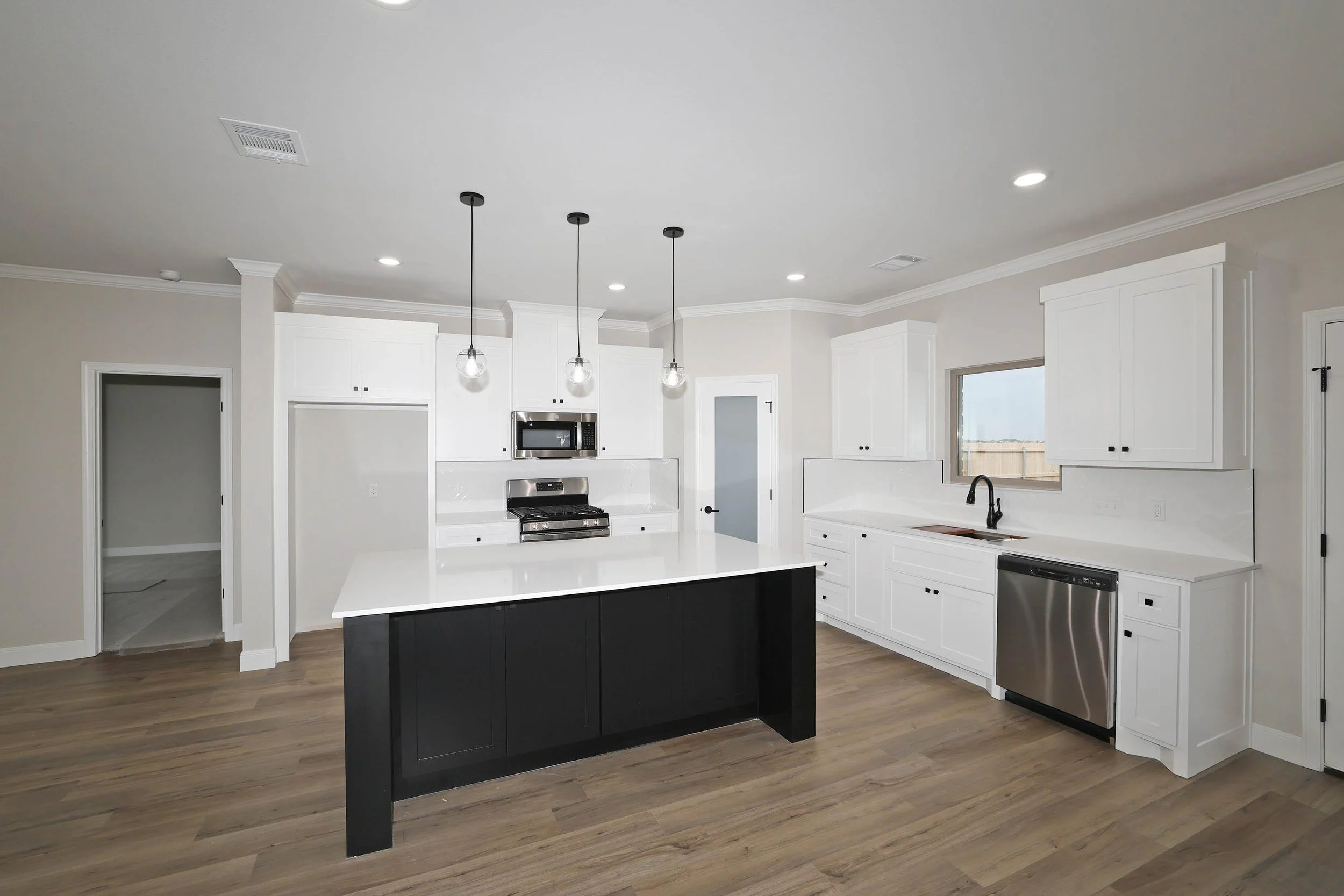 9-Kitchen.jpg
