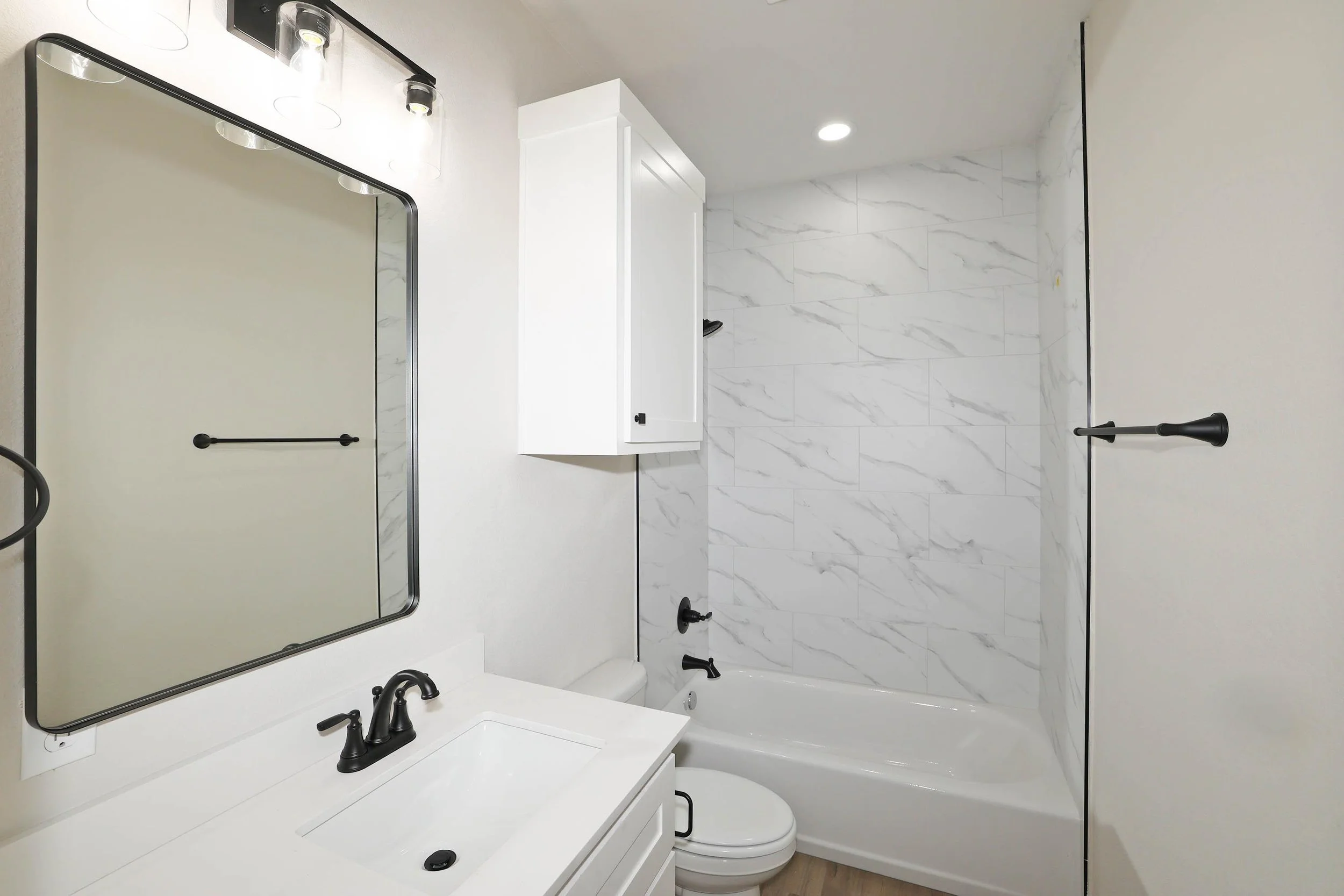 21-Bathroom.jpg
