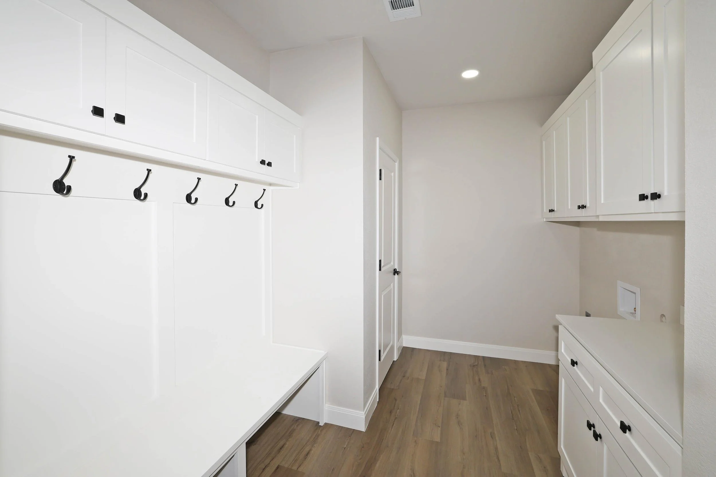 22-Mud Room & Utility.jpg