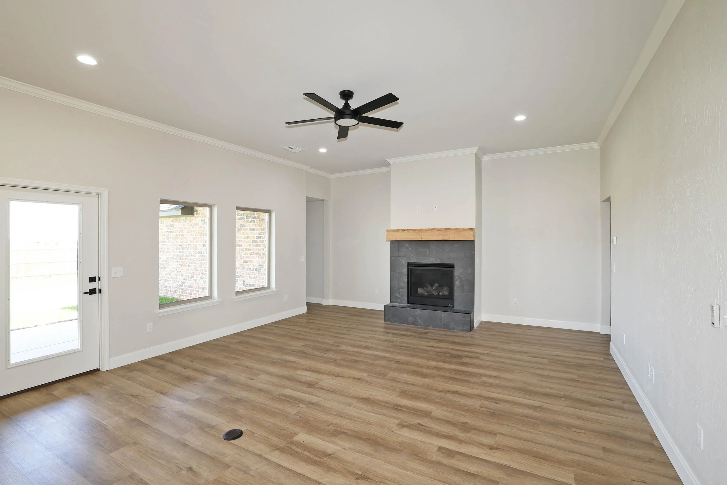 4-Living Area.jpg