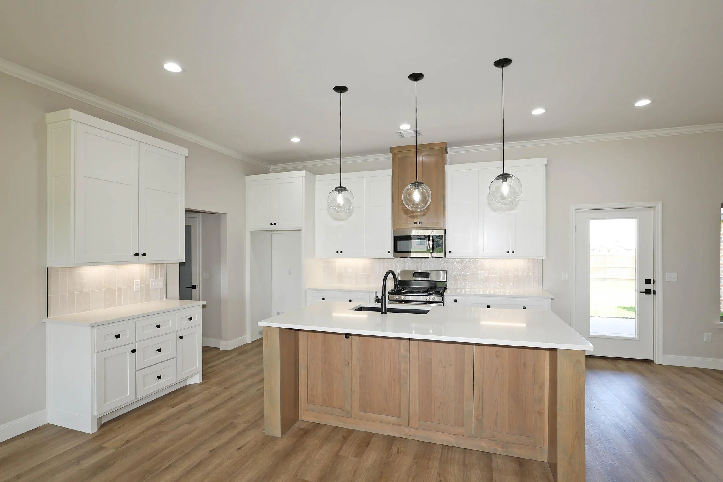 8-Kitchen.jpg