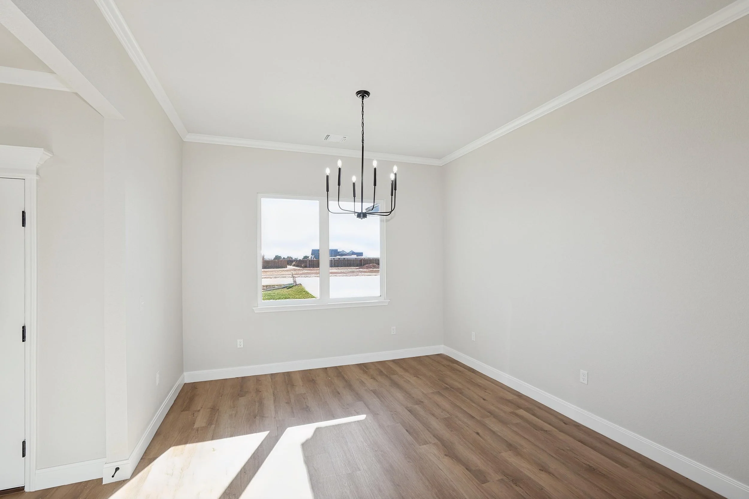 7-Dining Area.jpg