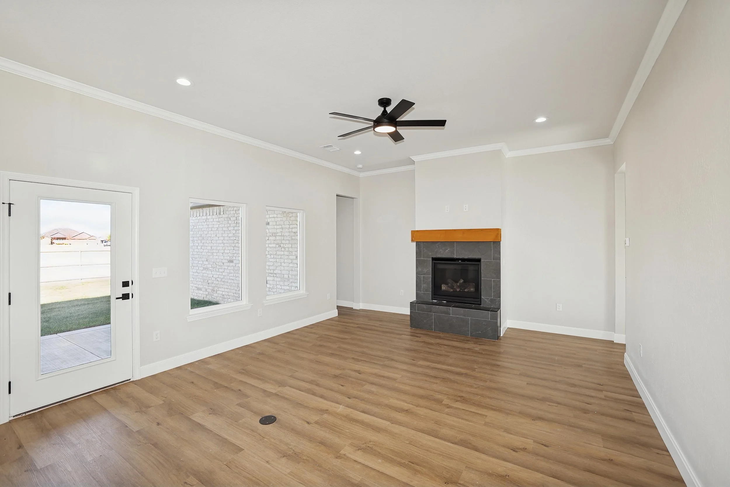 4-Living Area.jpg