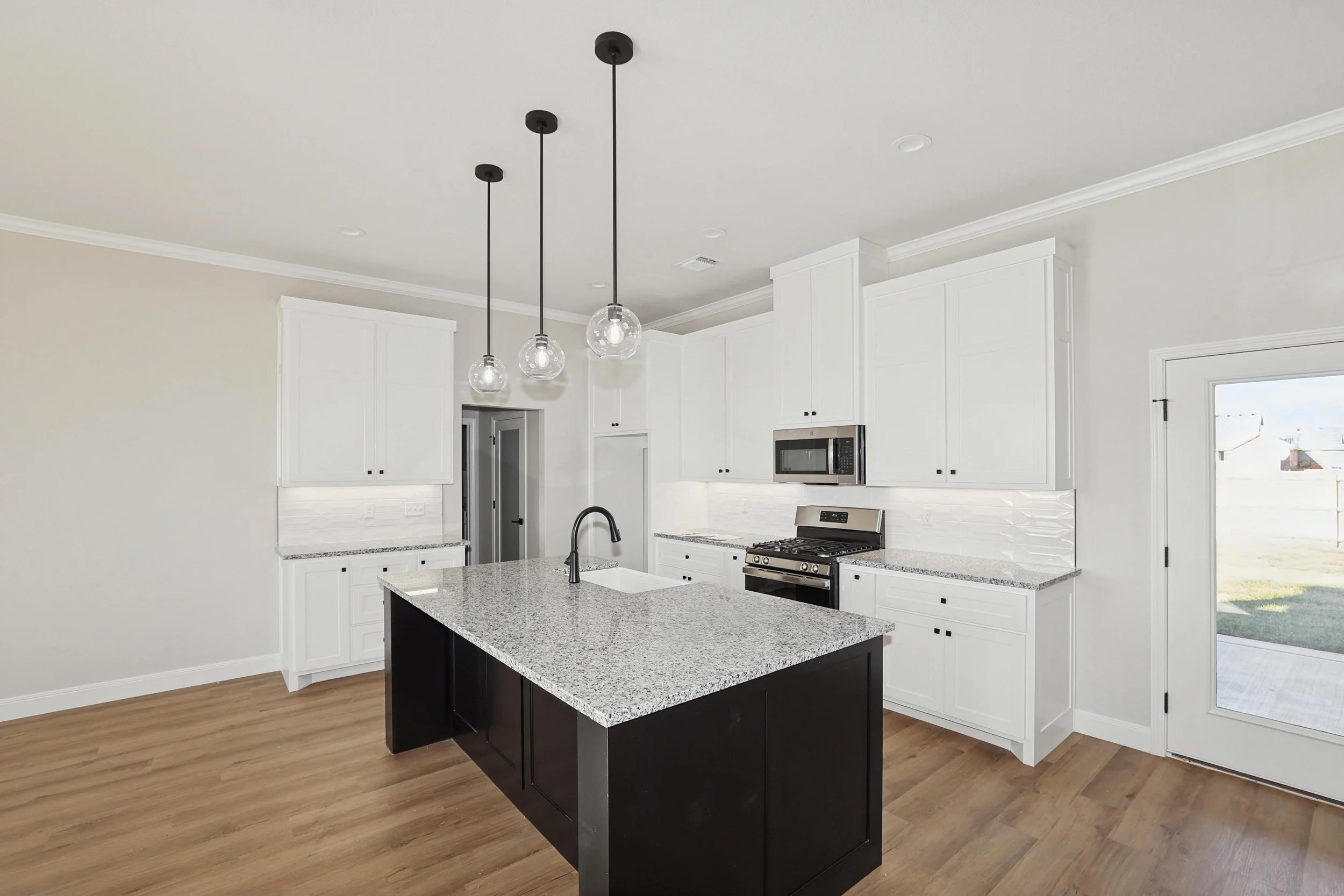 8-Kitchen.jpg