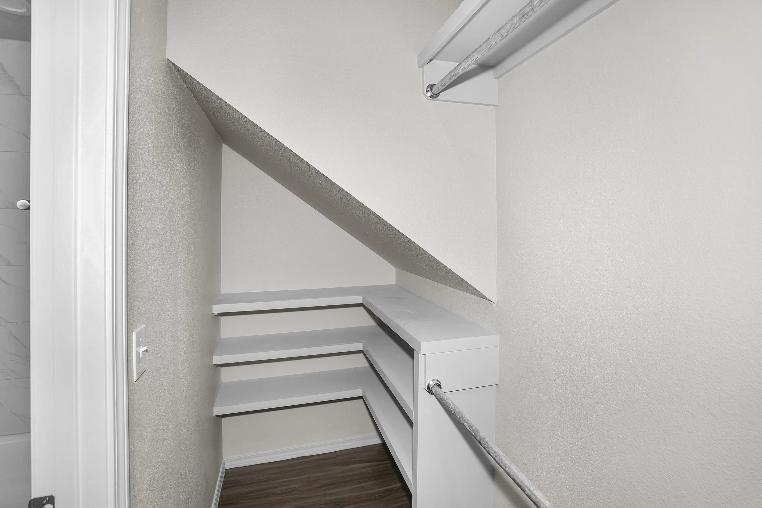 16-Primary Closet.jpg