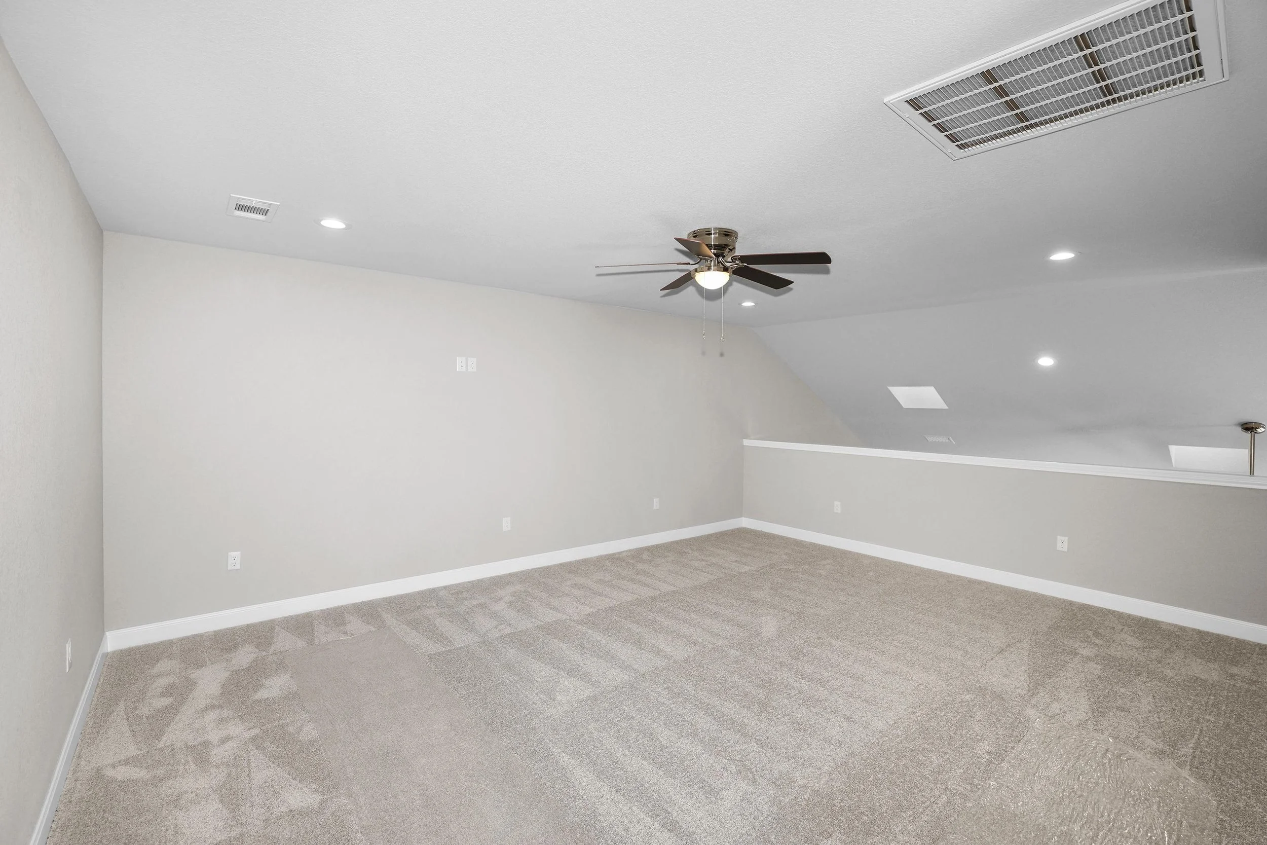 22-Upstairs Living Area.jpg