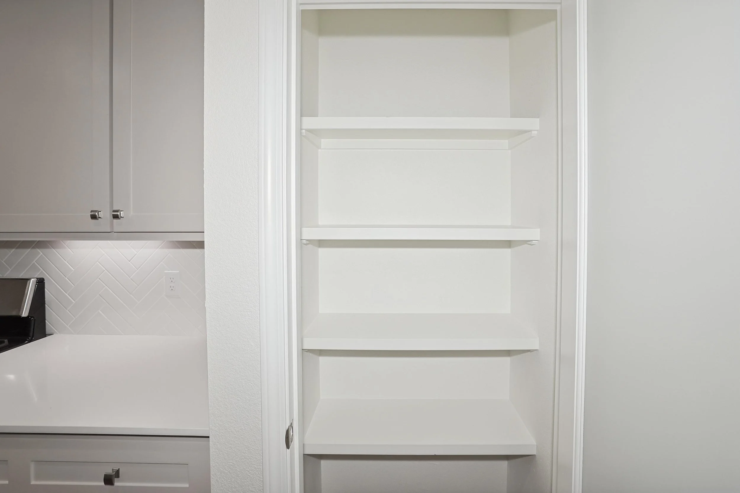 10-Kitchen Pantry.jpg