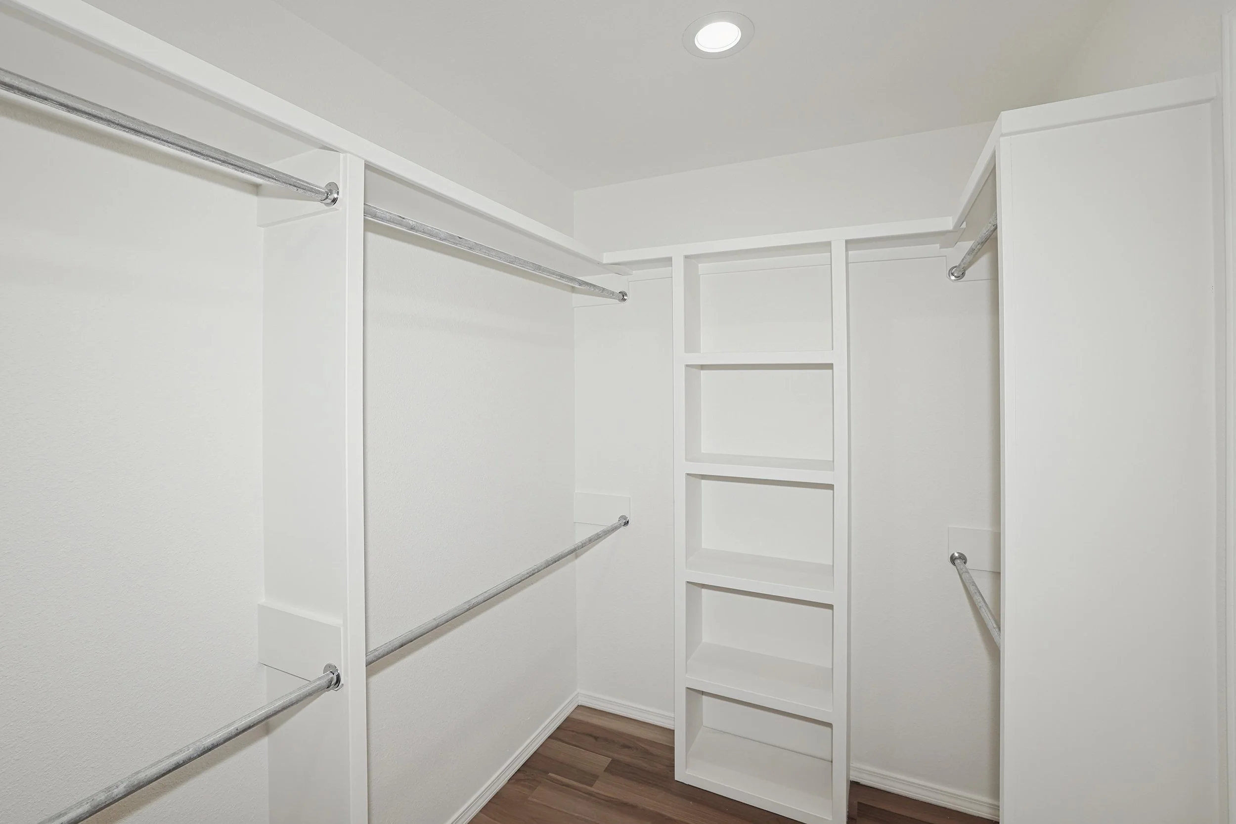 19-Primary Closet.jpg