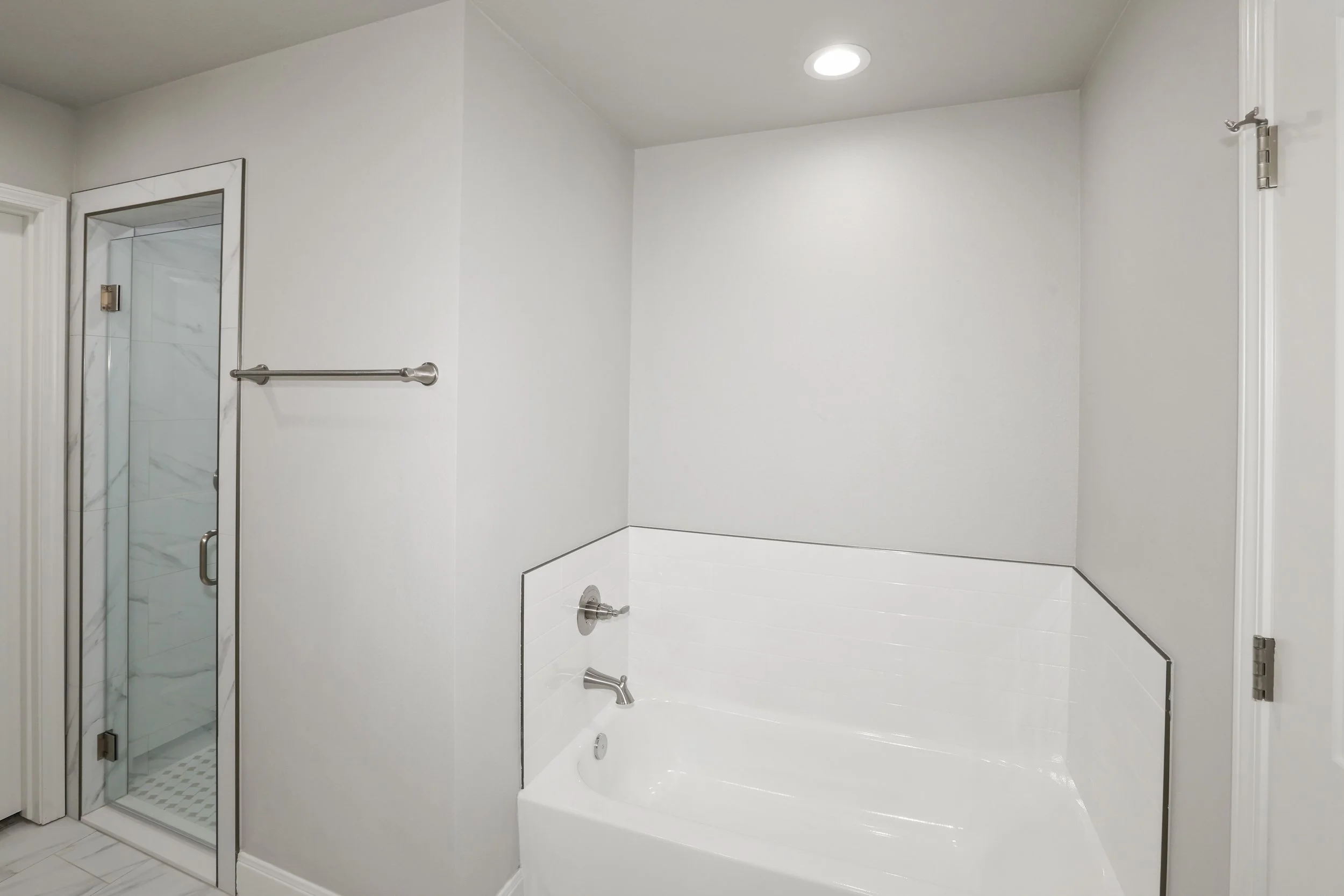 16-Primary Bathtub.jpg