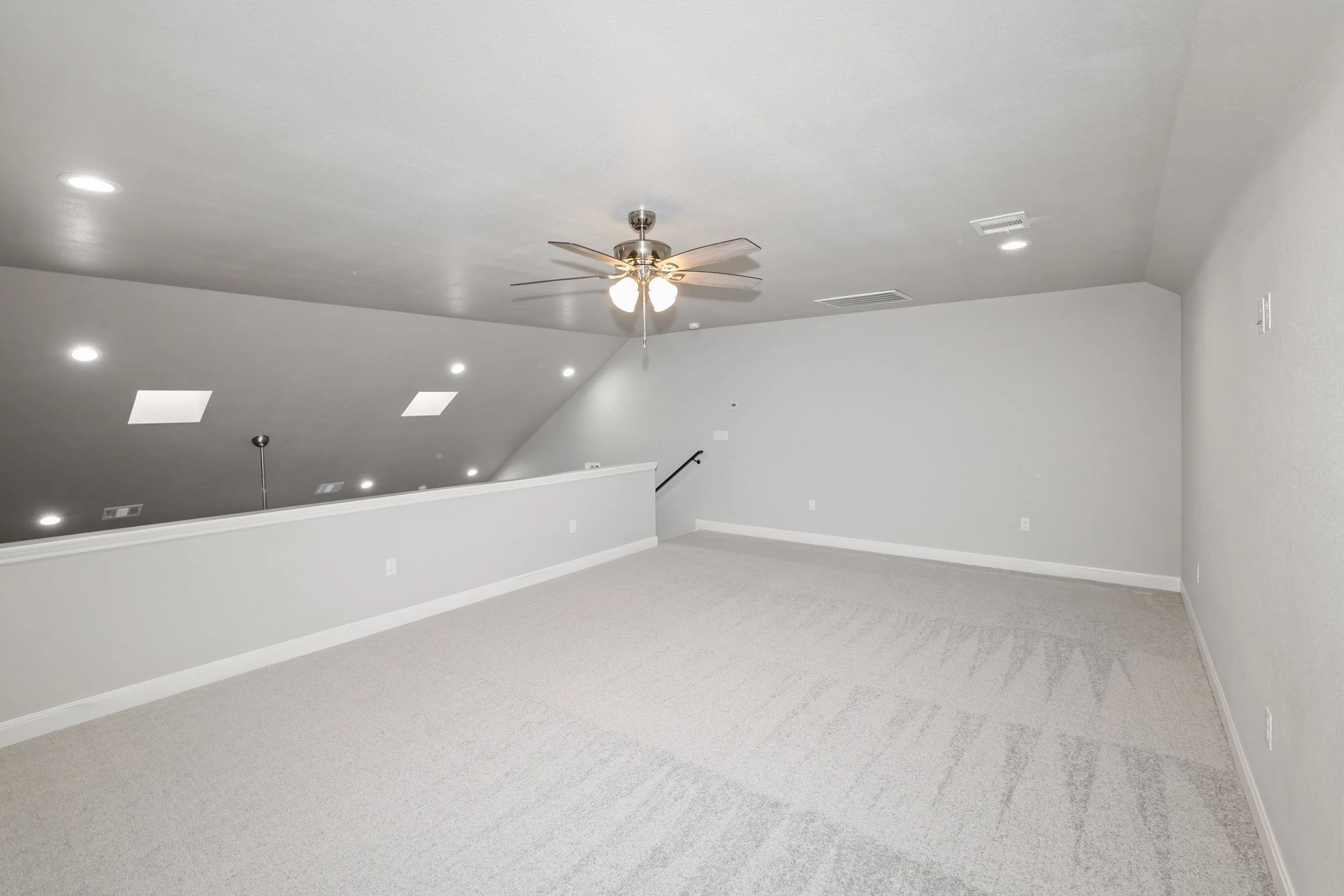 26-Upstairs Bonus Room.jpg