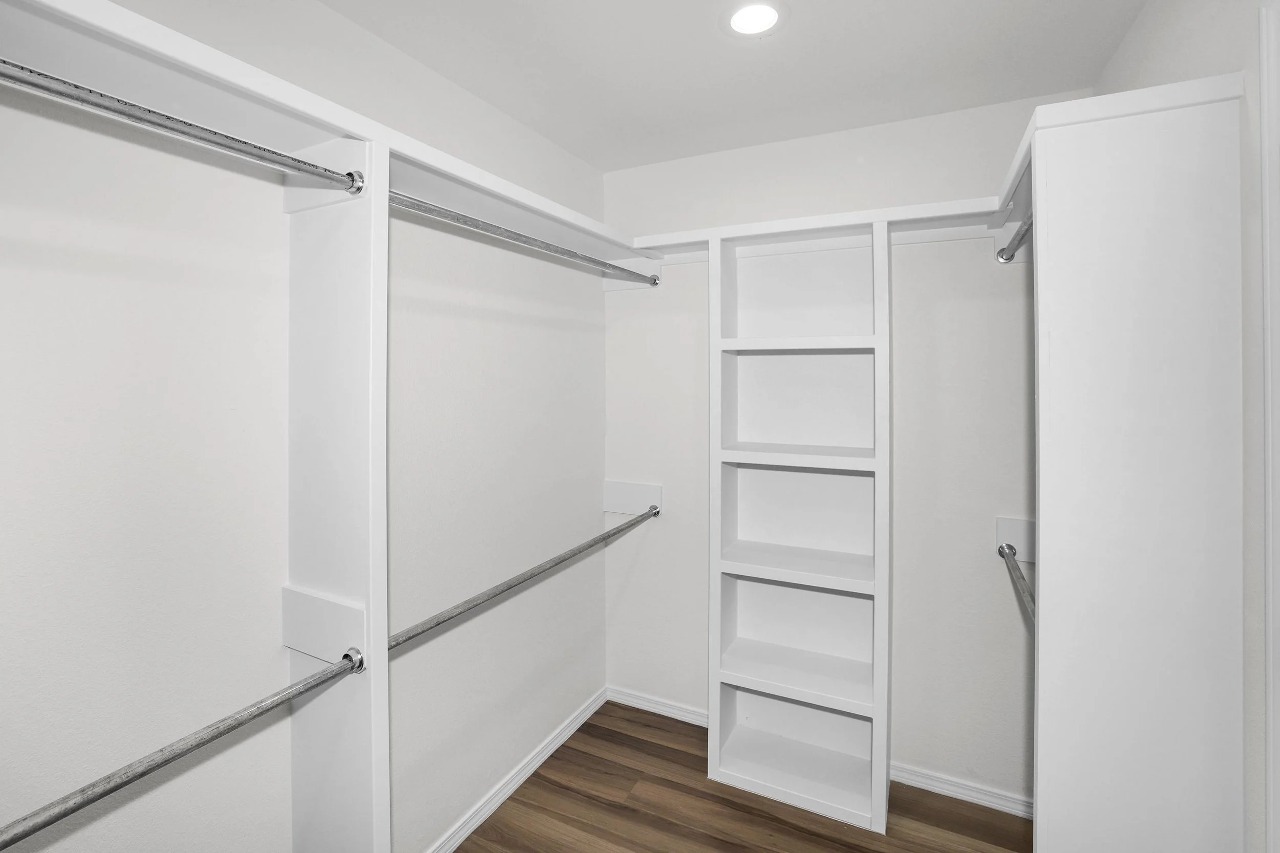 19-Primary Closet.jpg