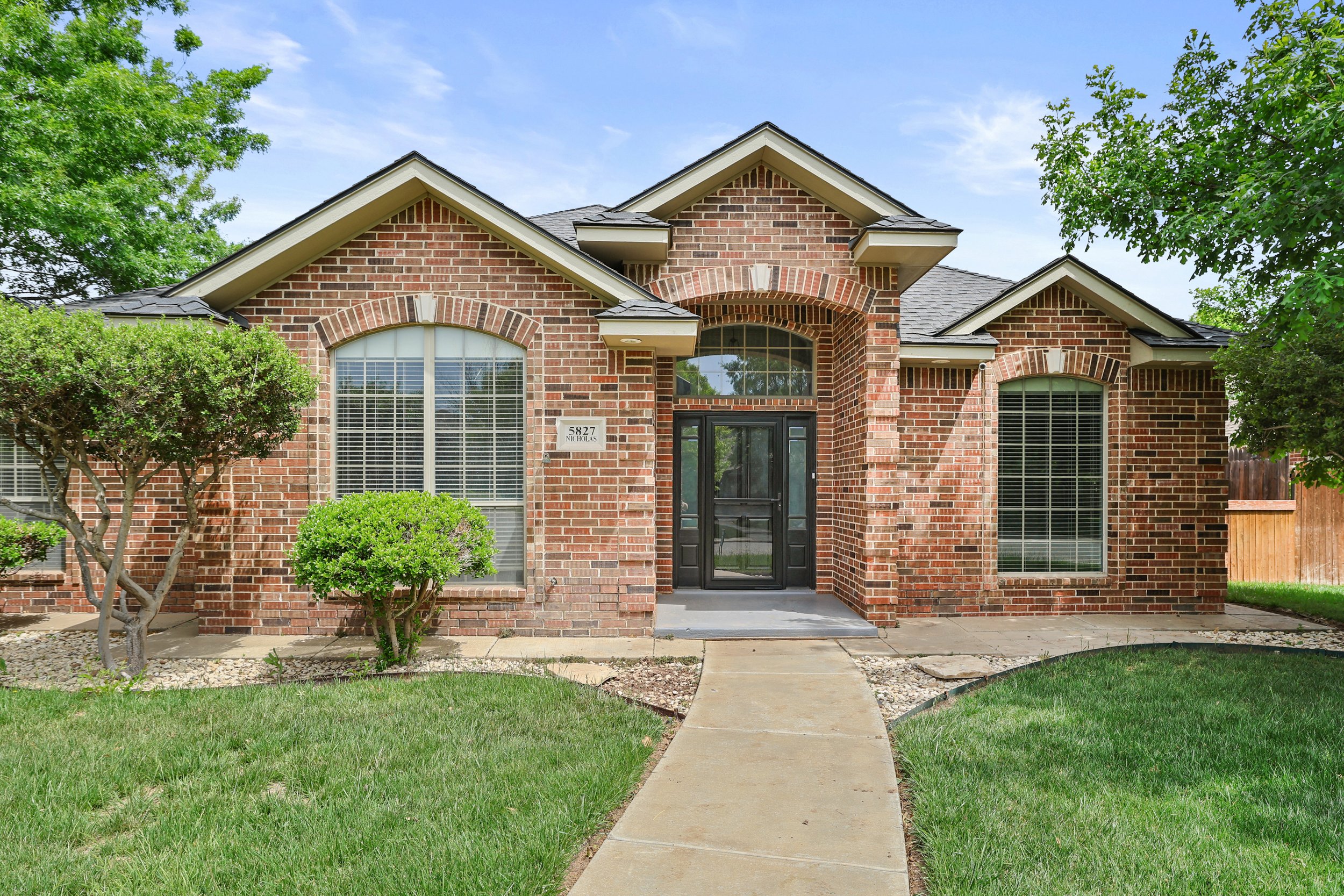 5827 Nicholas