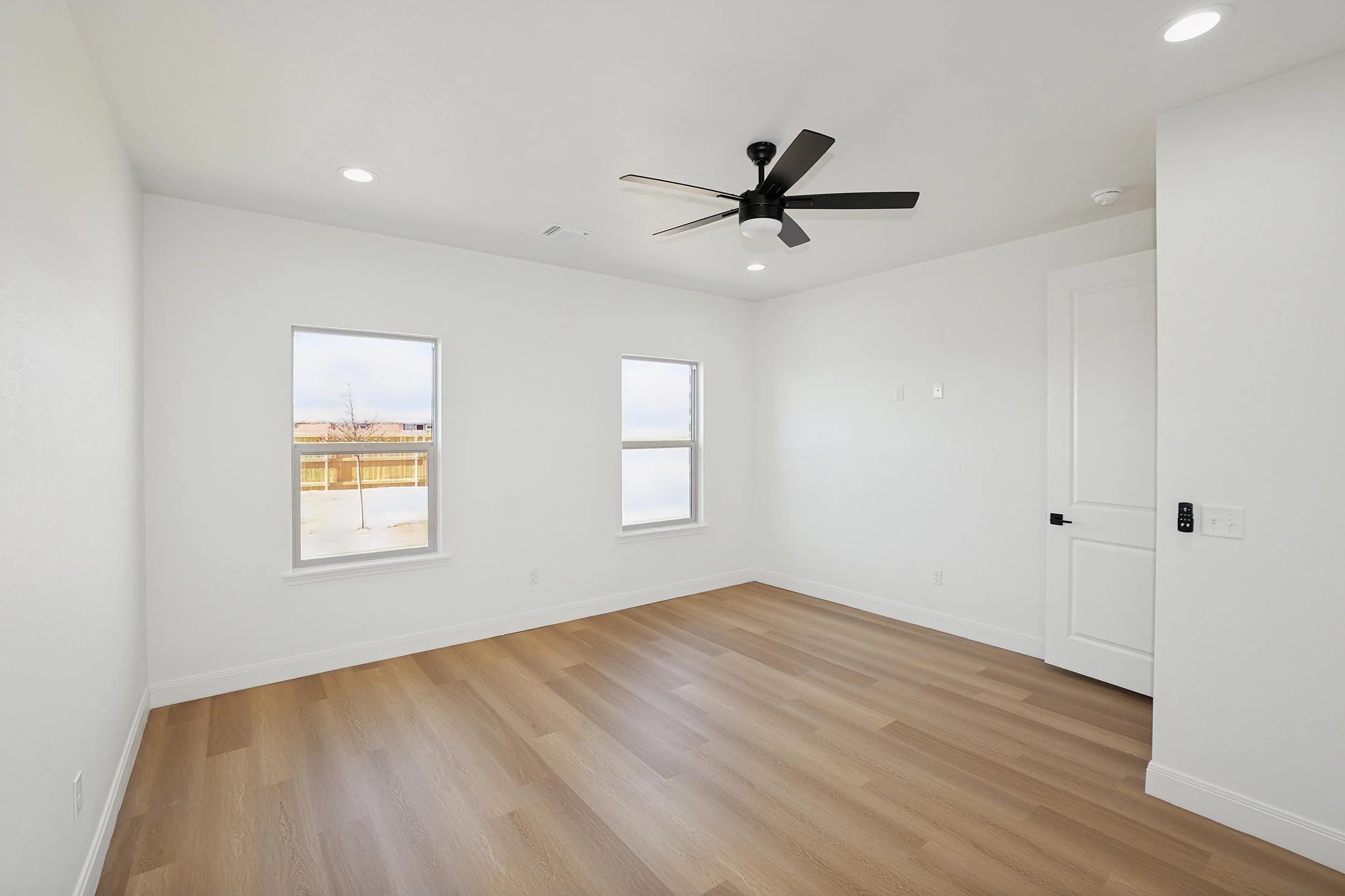 12-Primary Bedroom.jpg