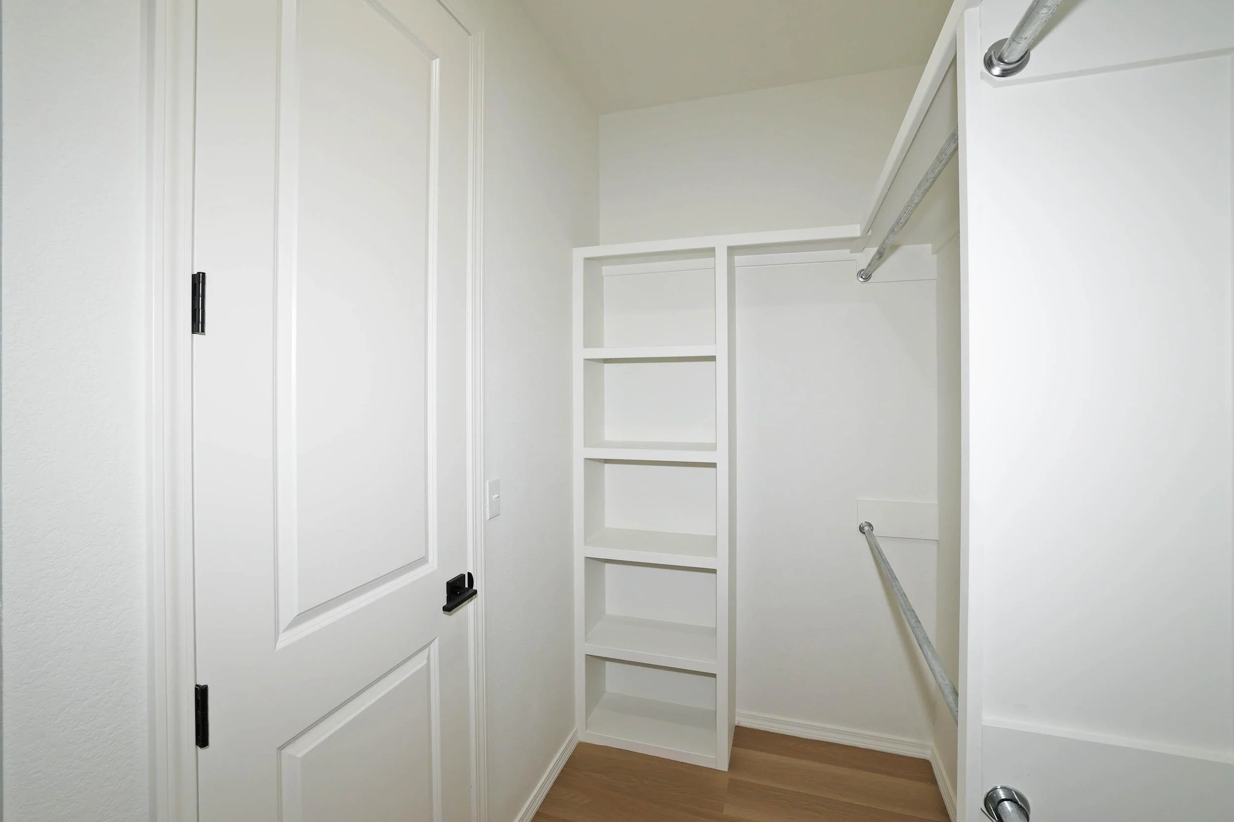 16-Primary Closet.jpg