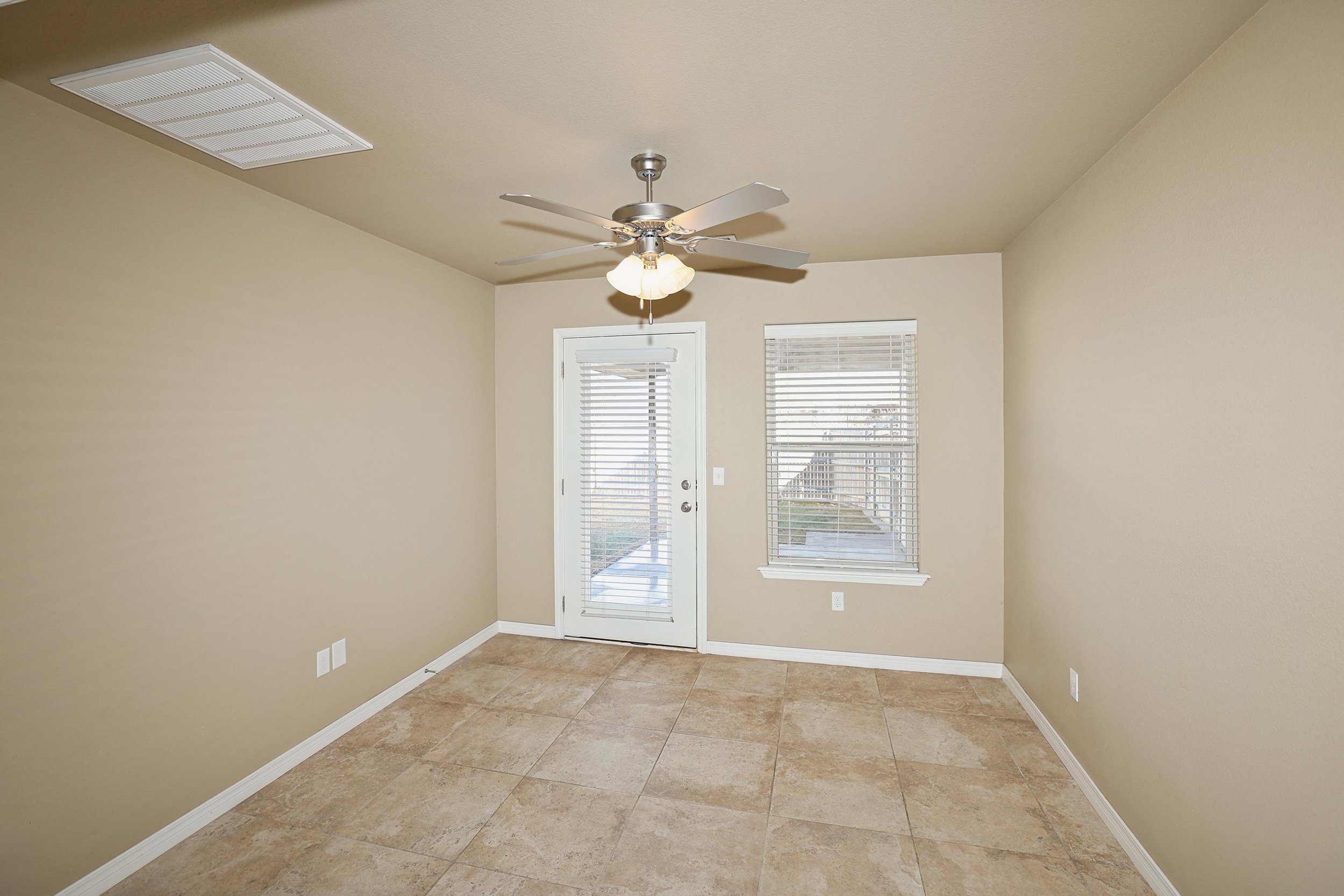 6-2nd Living Area.jpg