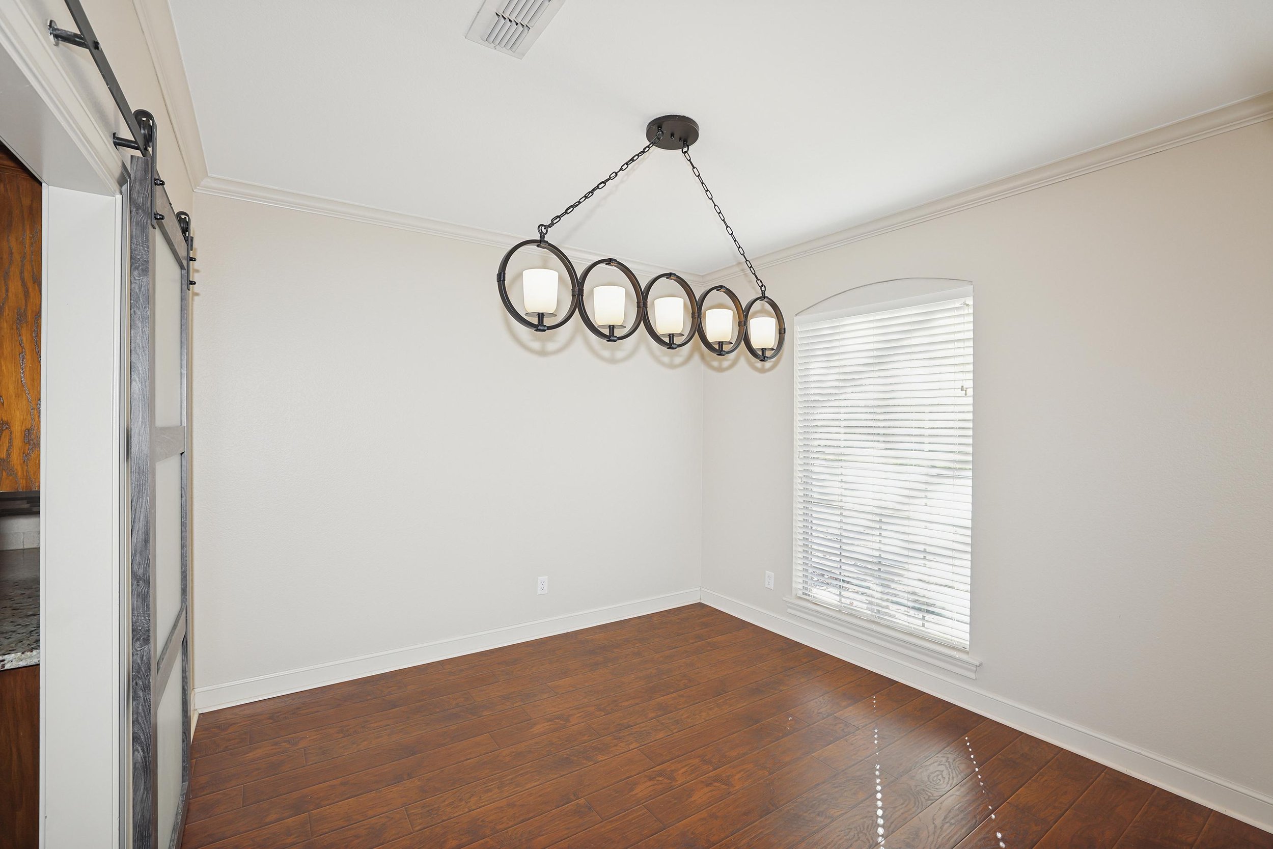 8-Formal Dining Area.jpg