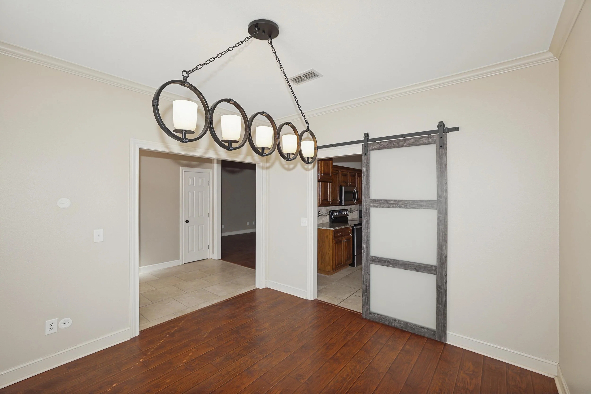 9-Formal Dining Area.jpg