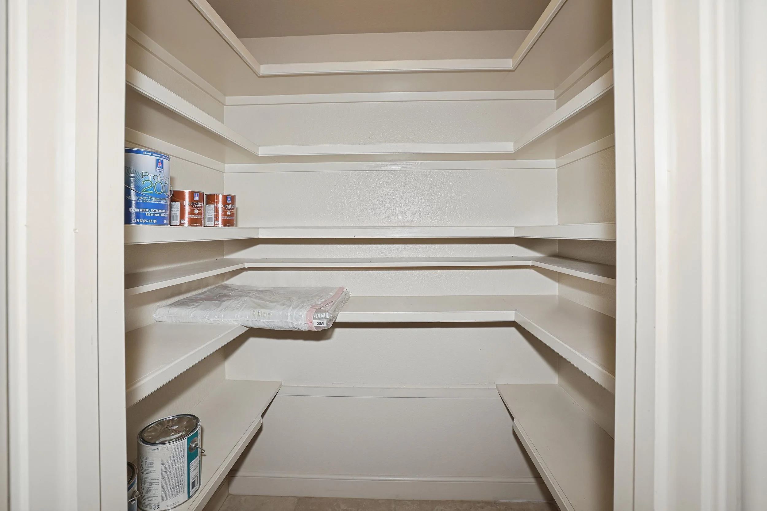 17-Pantry.jpg