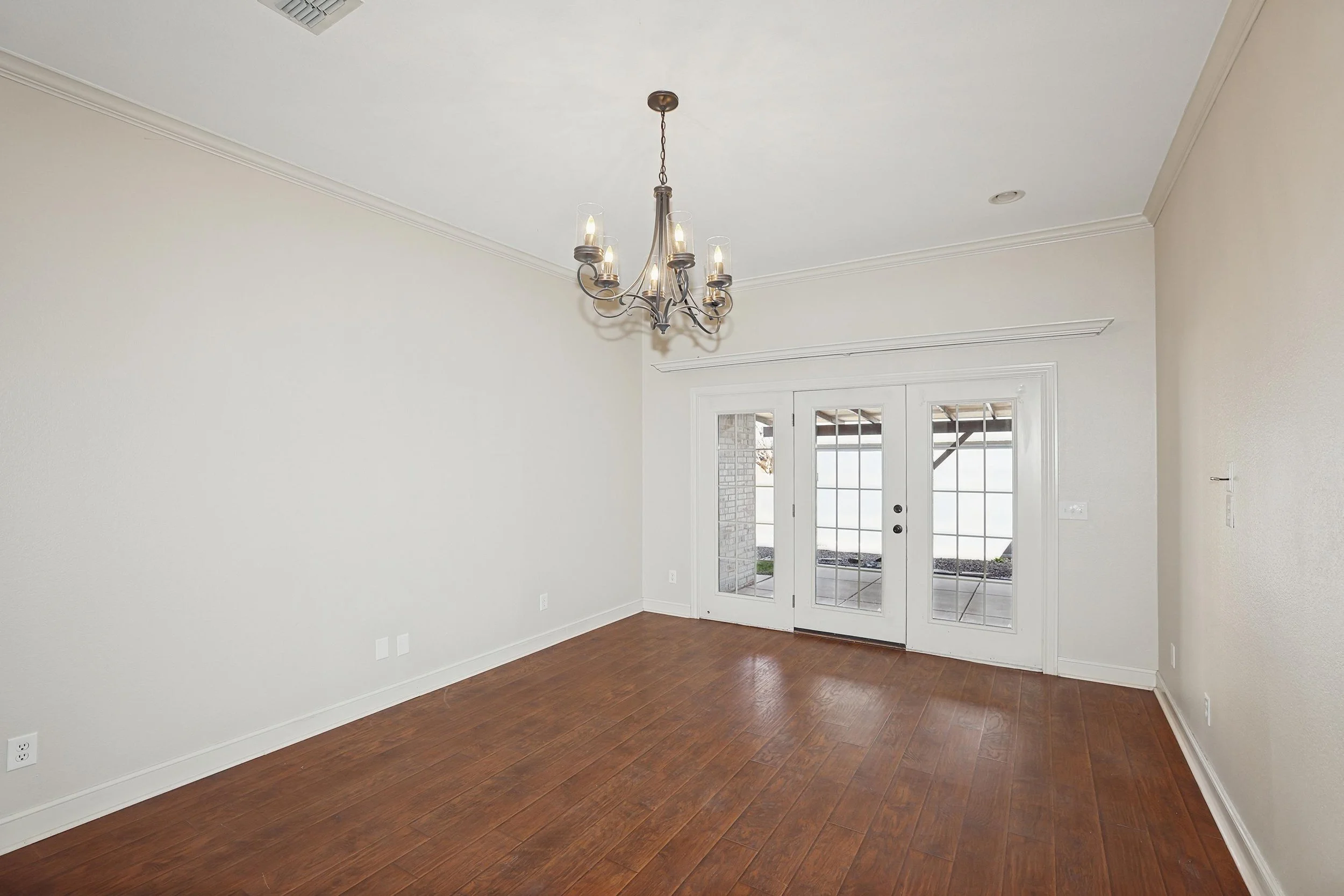 19-2nd Living Area.jpg