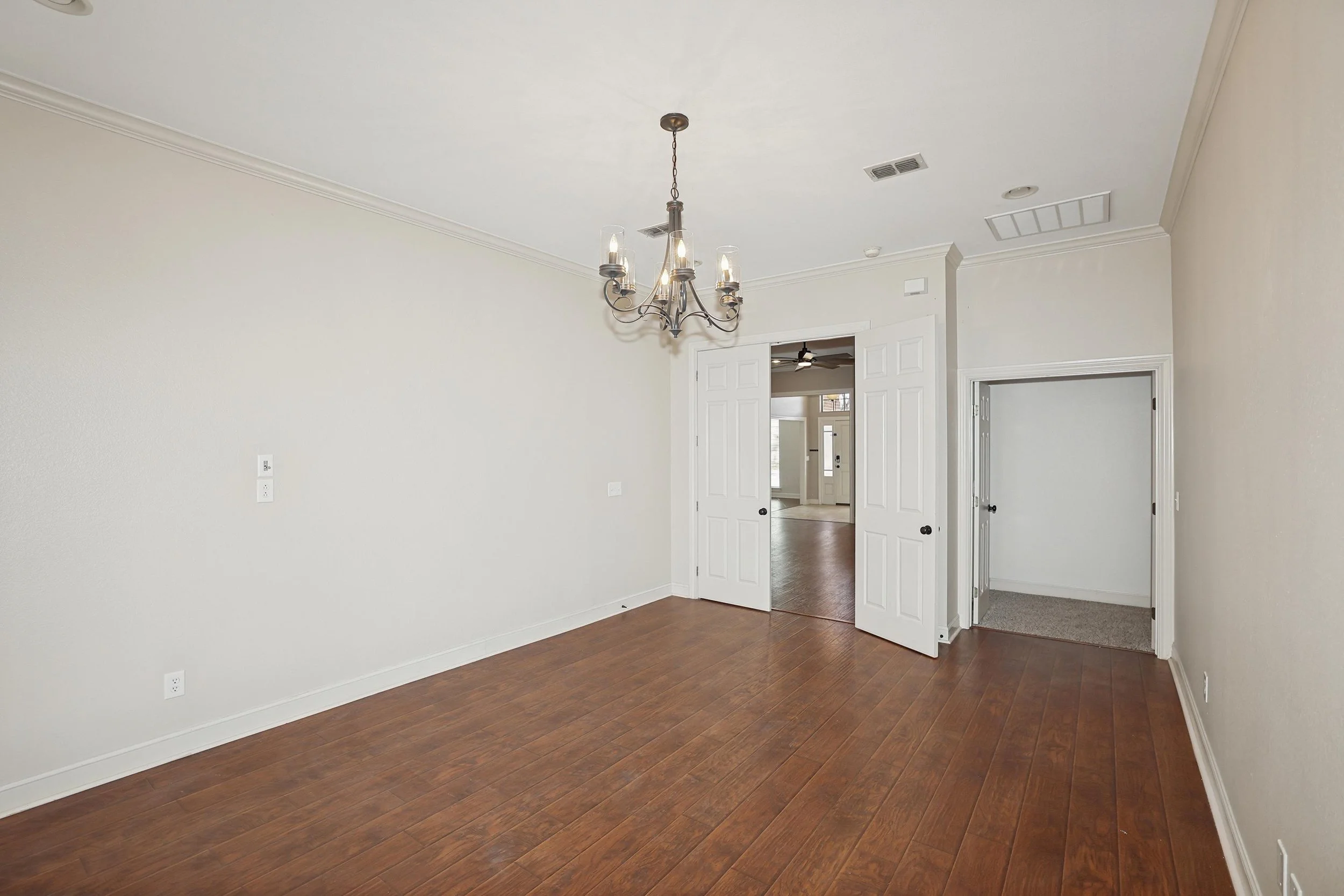 20-2nd Living Area.jpg