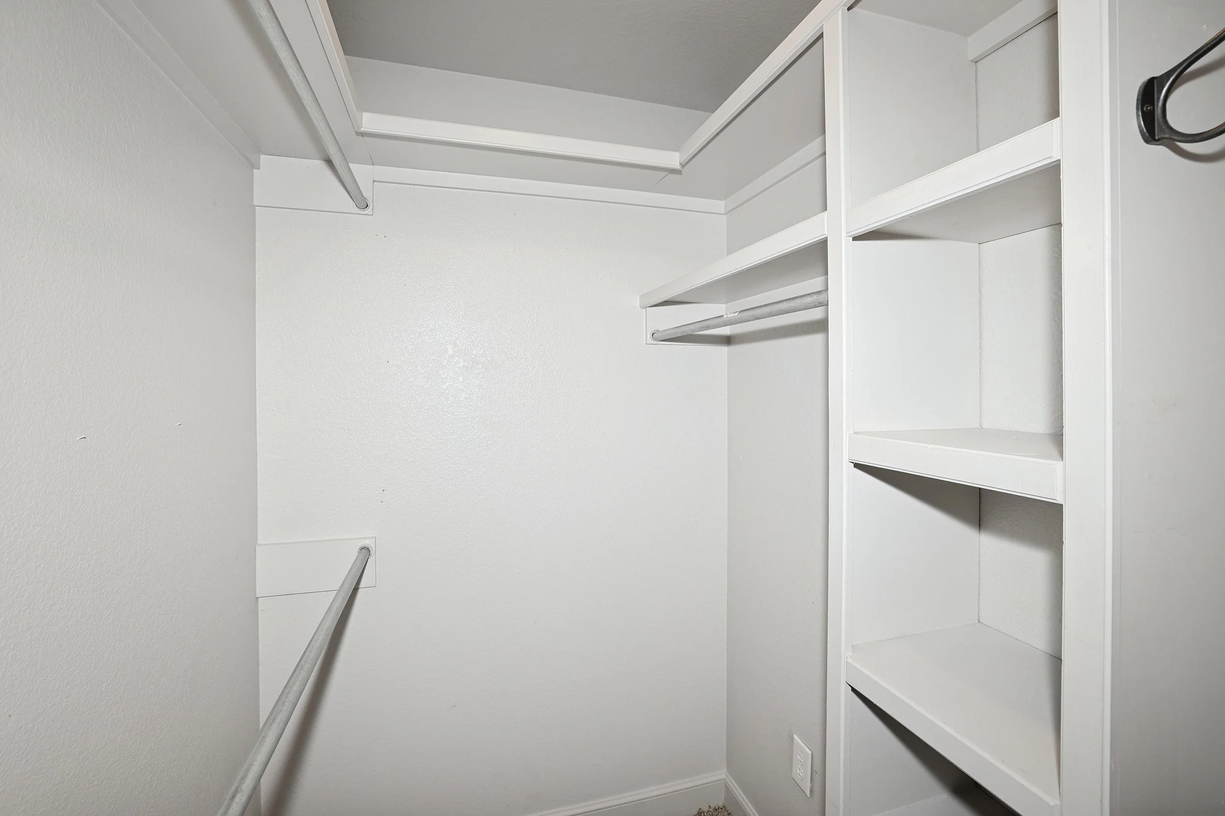 29-Primary Closet His.jpg