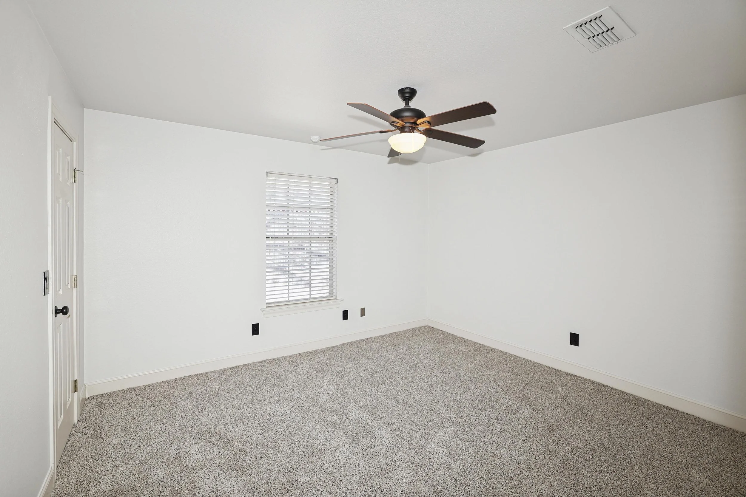 34-4th Bedroom.jpg
