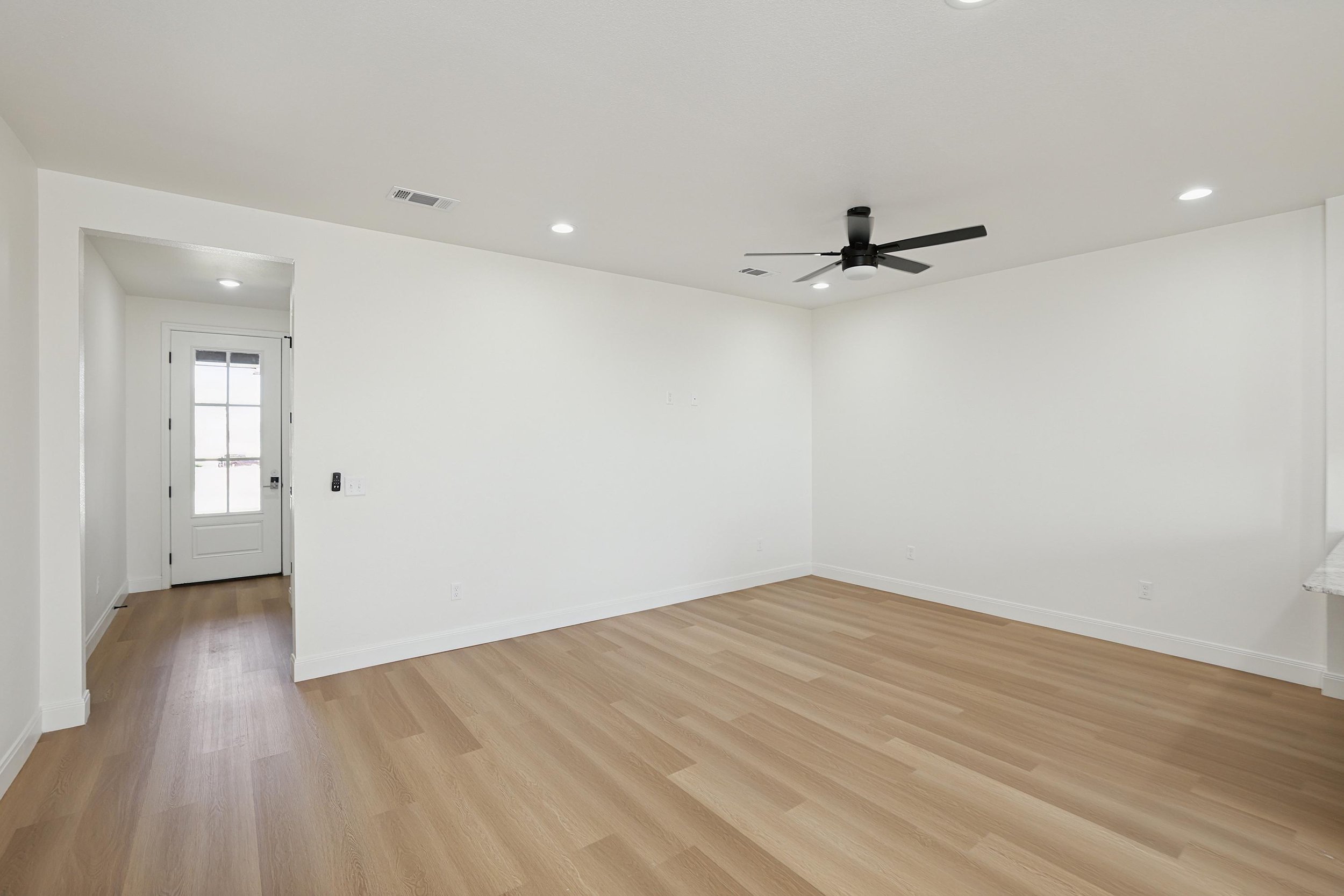 4-Living Area.jpg