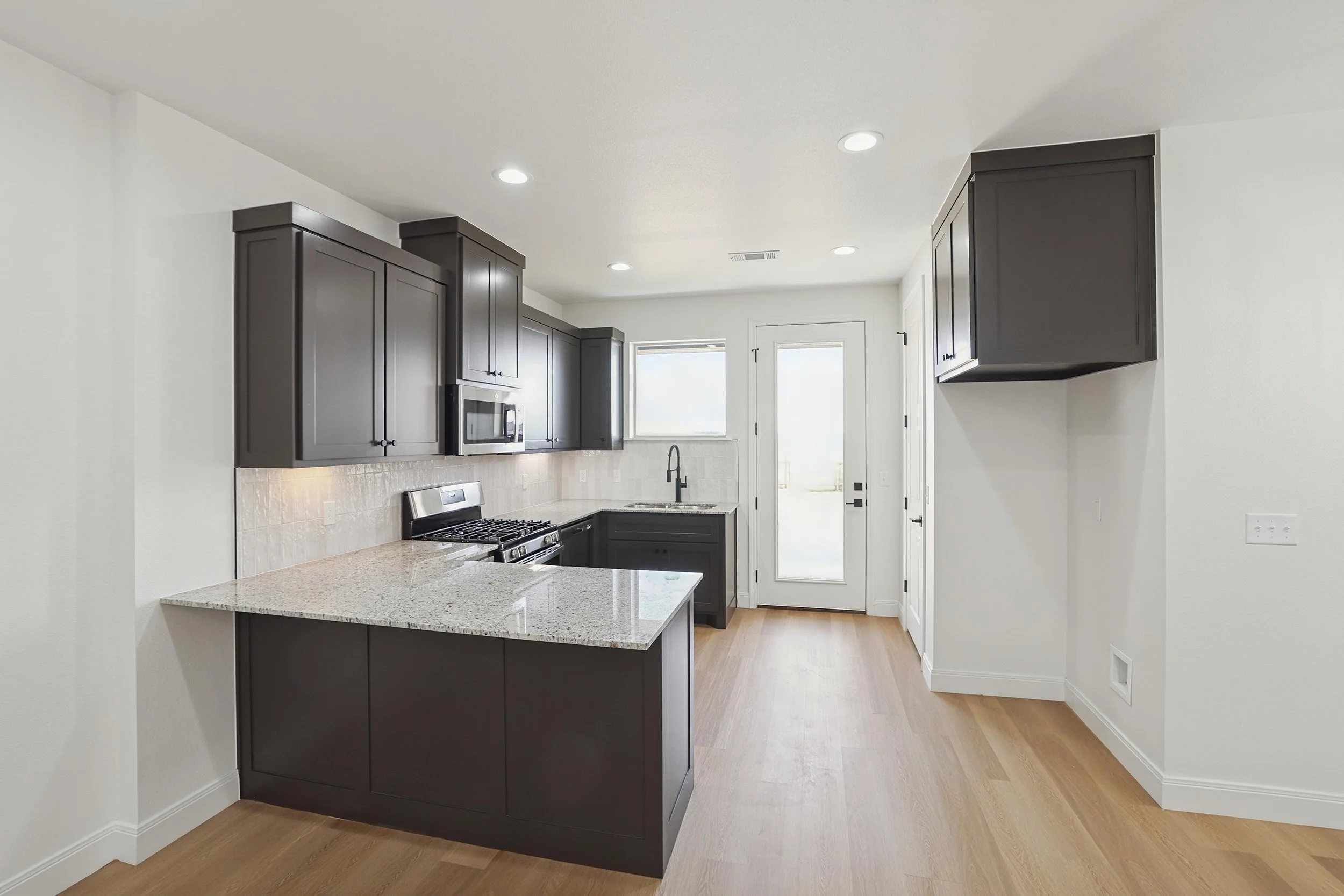 6-Kitchen.jpg