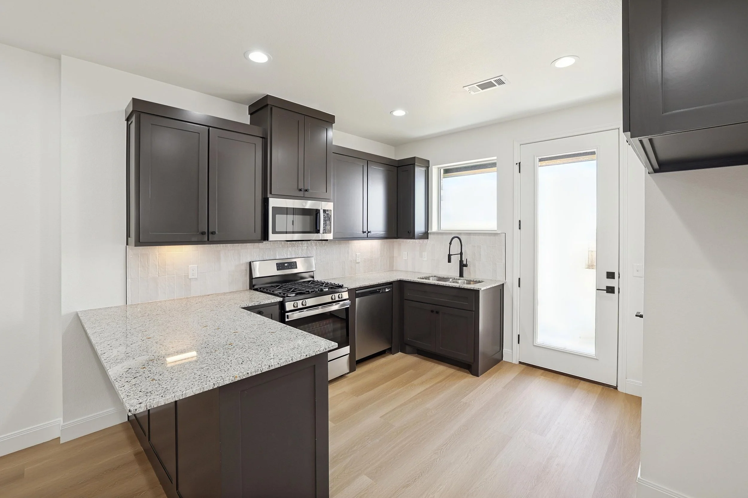 7-Kitchen.jpg