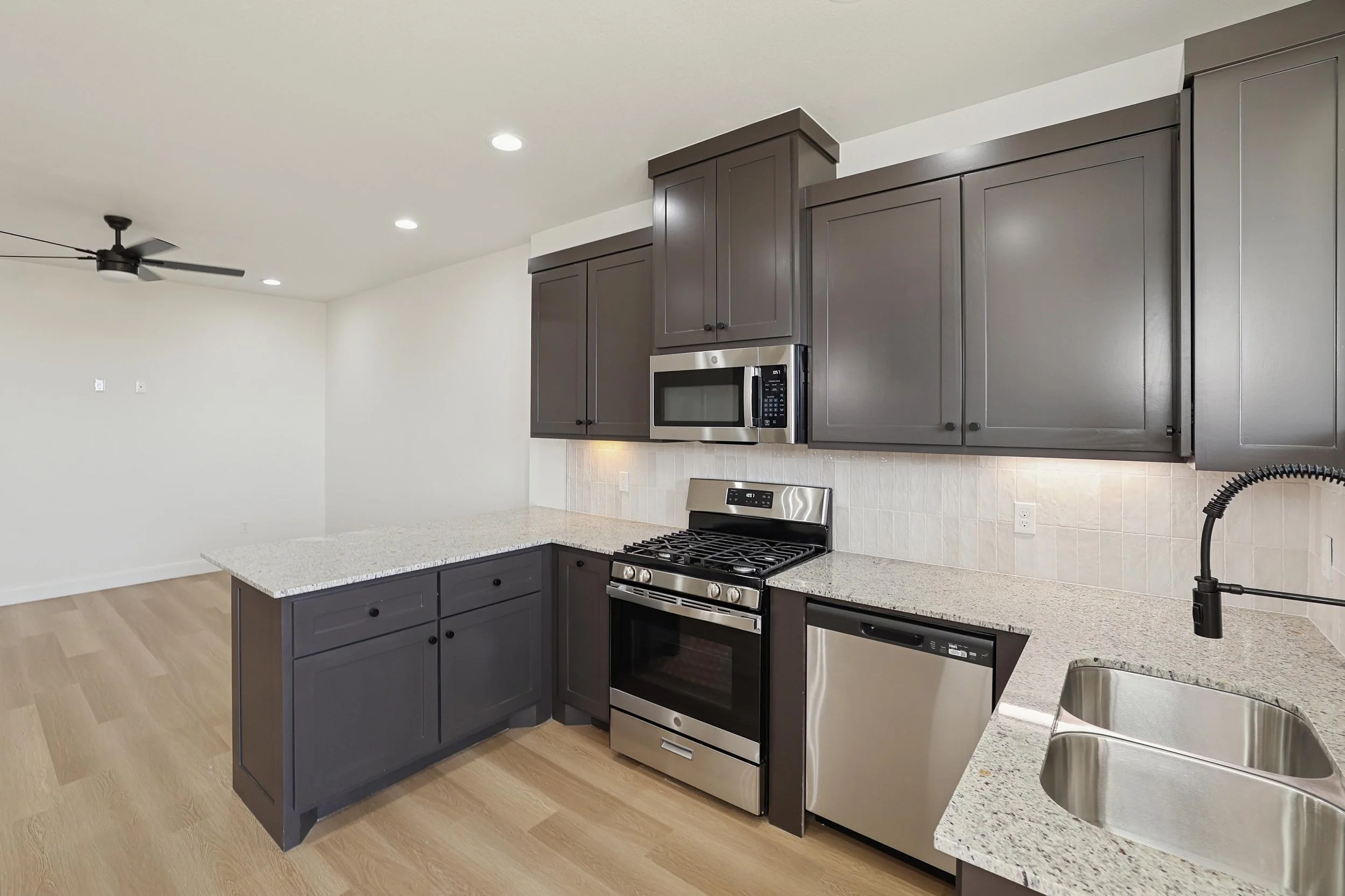 8-Kitchen.jpg