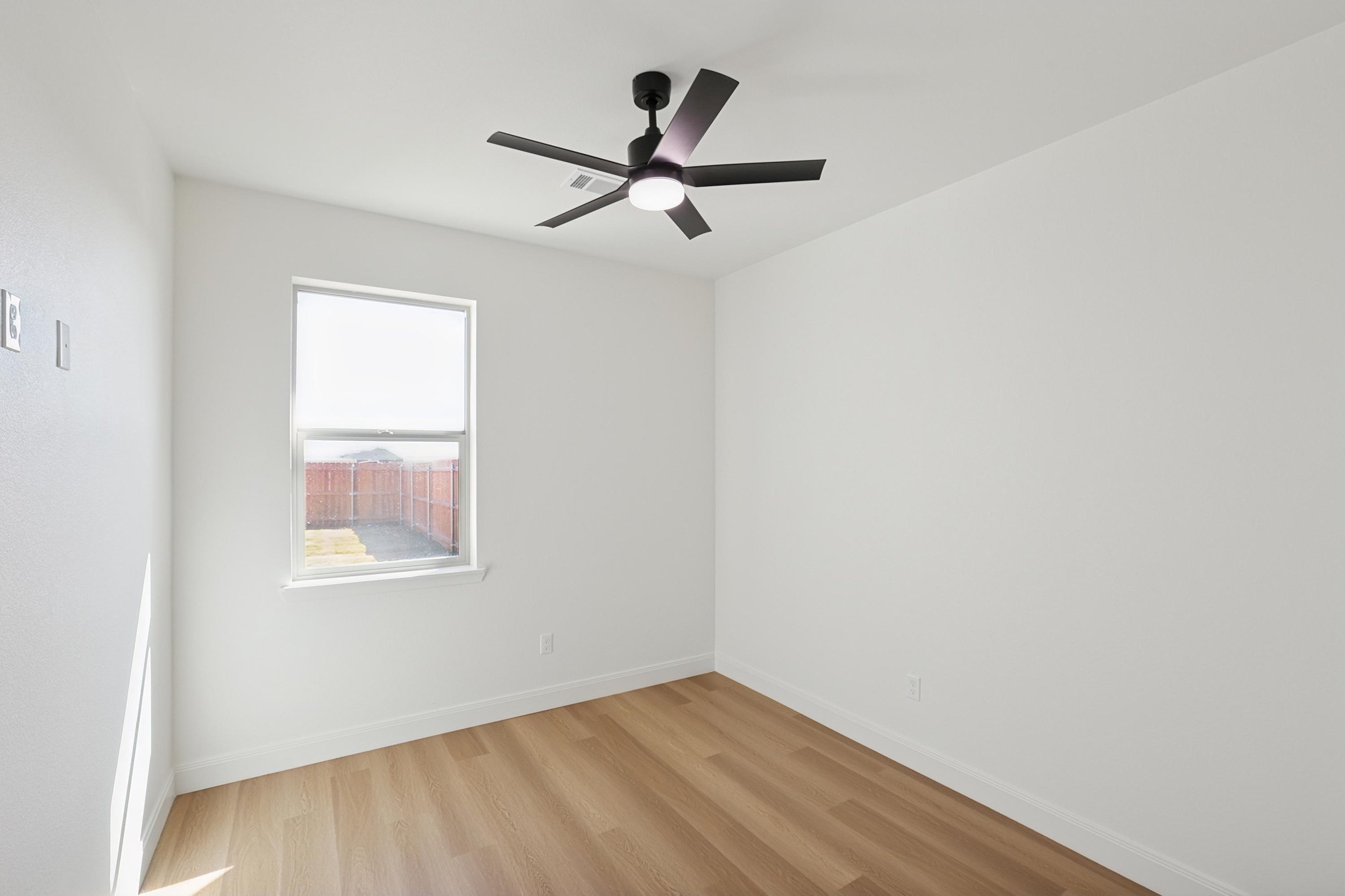 17-2nd Bedroom.jpg