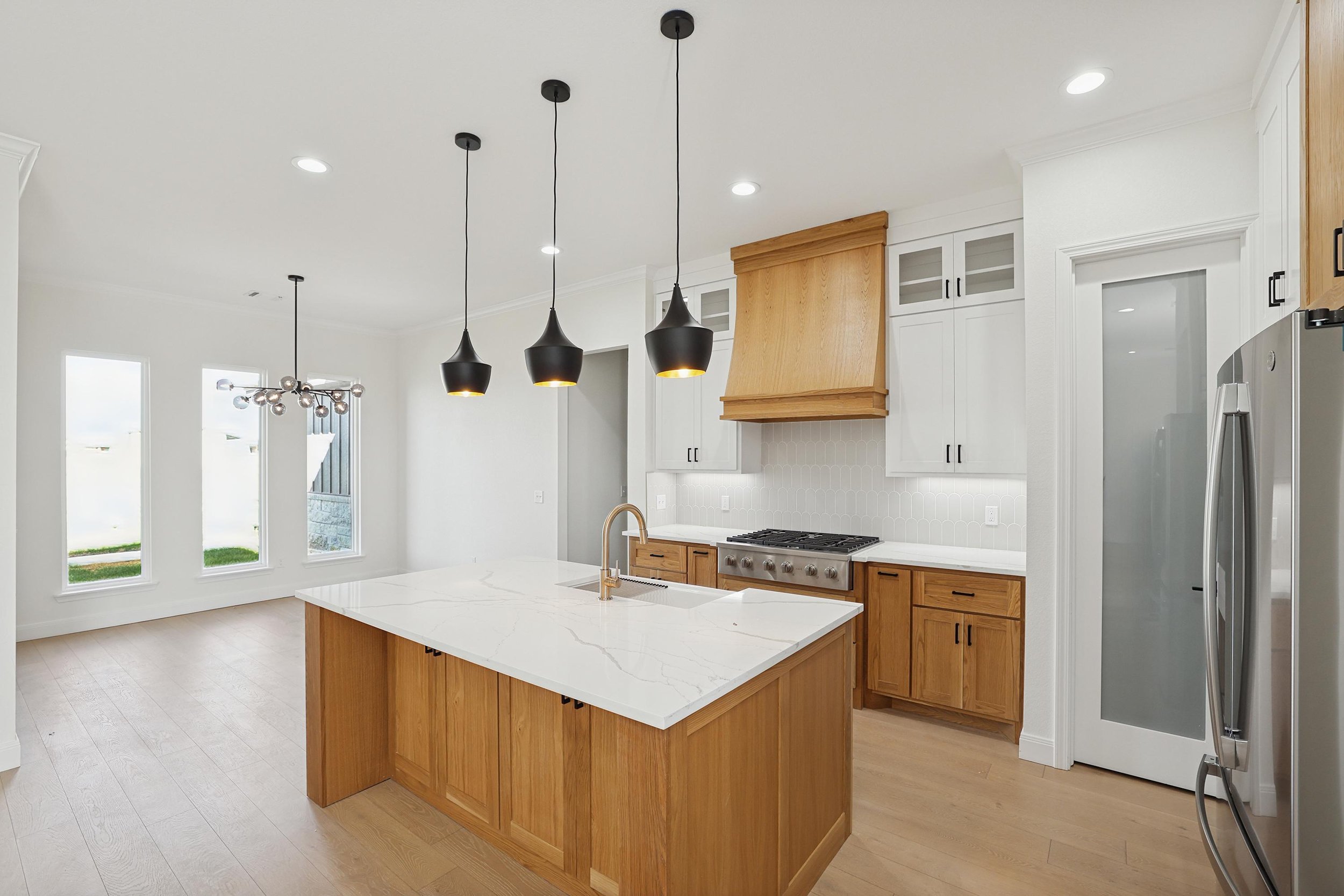 11-Kitchen & Dining.jpg