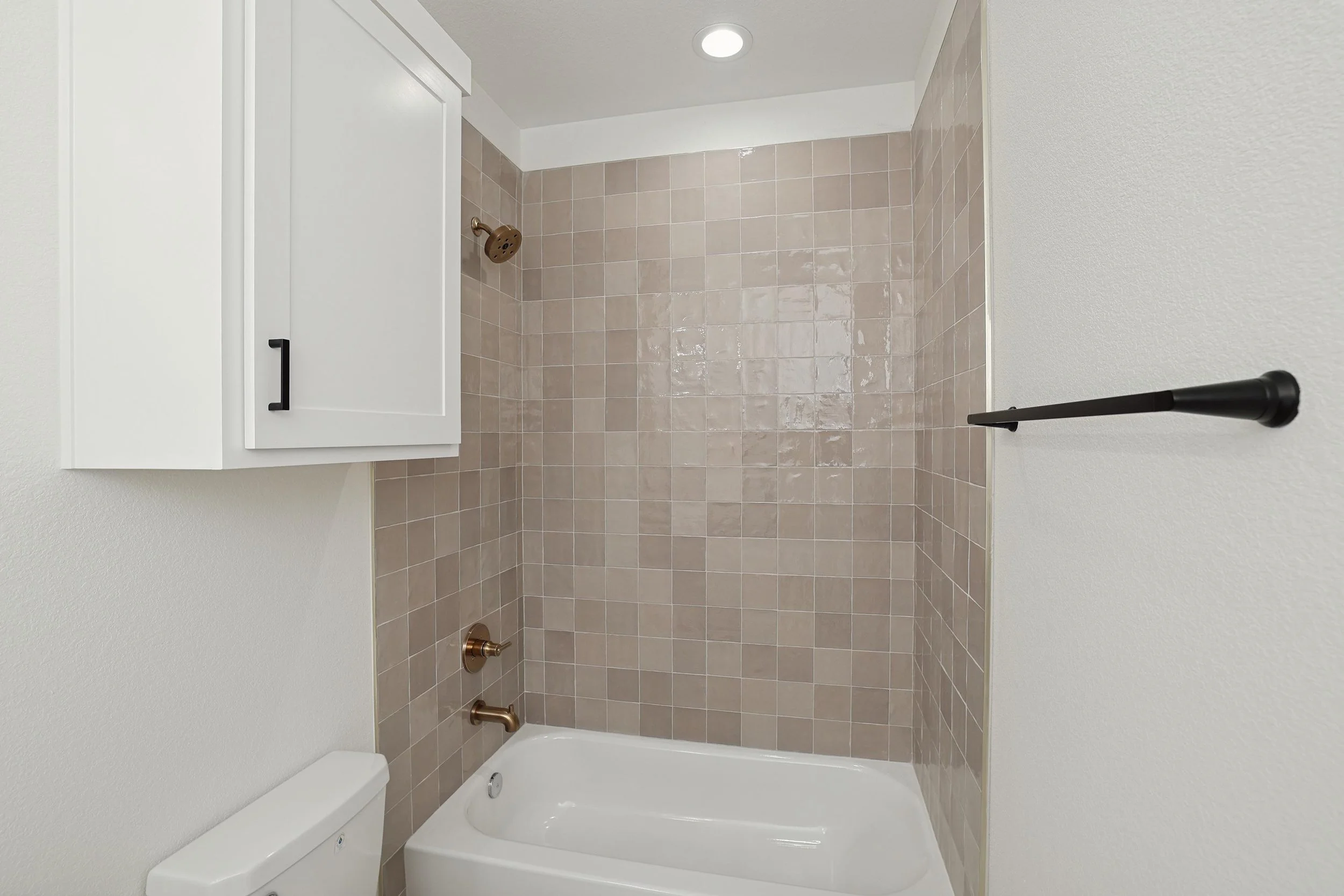 35-Bathroom Shower.jpg